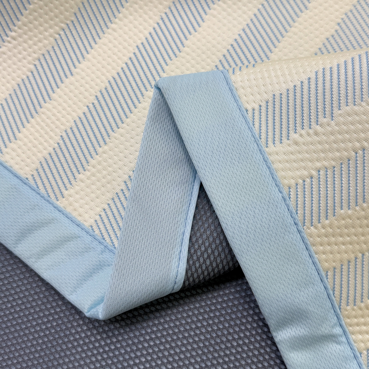 91家纺网 家纺一手货源 找家纺 懒猫家纺 2026新款好运猫毛巾绣PE凉感中分子床席床笠凉席席子 海盐-床席款