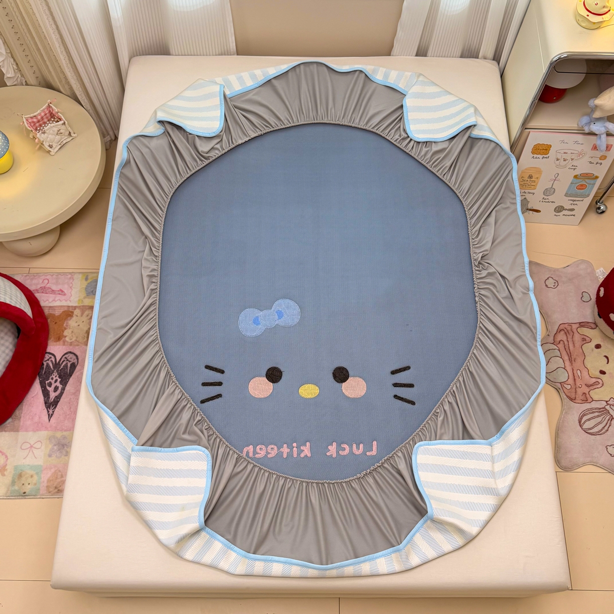 91家纺网 家纺一手货源 找家纺 懒猫家纺 2026新款好运猫毛巾绣PE凉感中分子床席床笠凉席席子 海盐-床笠款