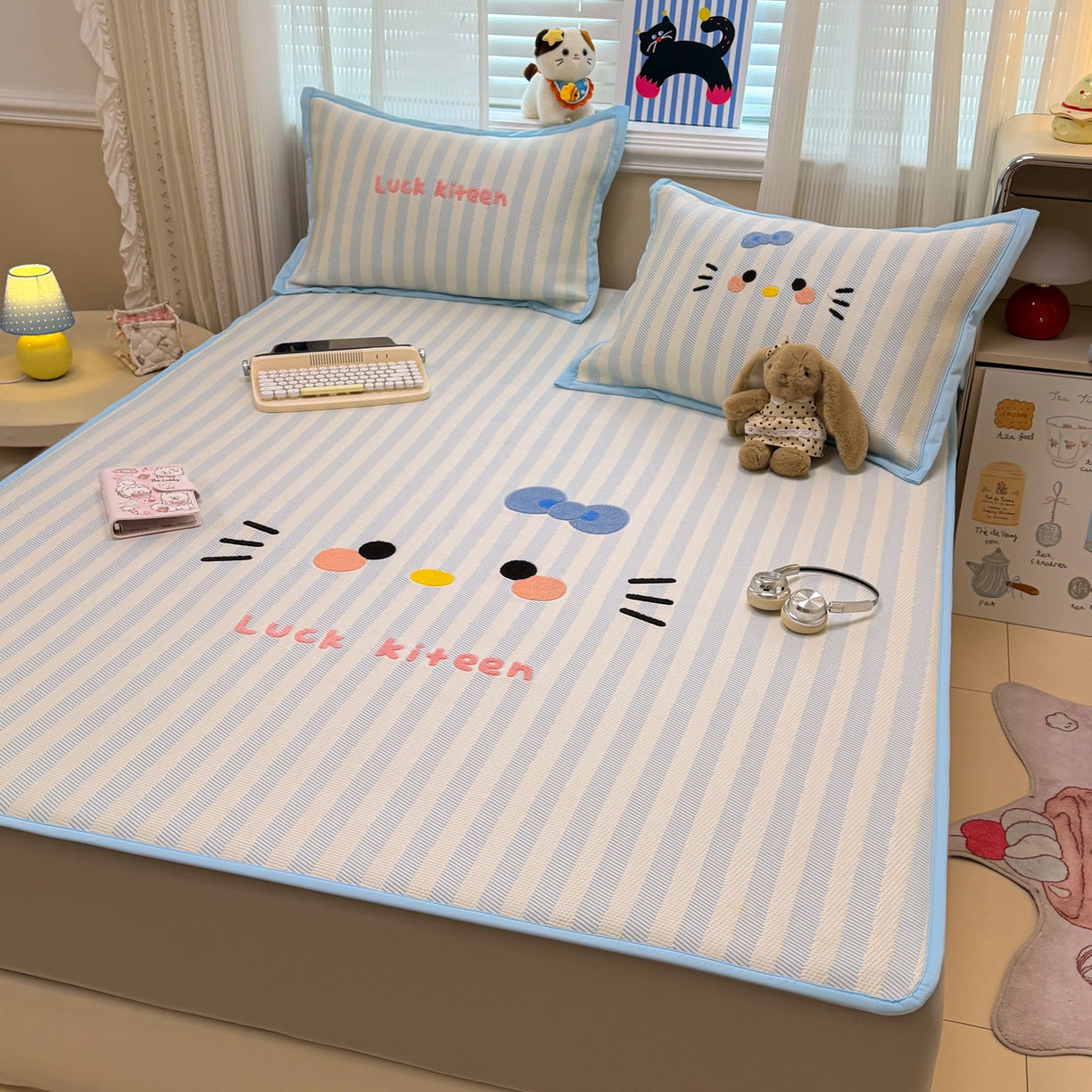 91家纺网 家纺一手货源 找家纺 懒猫家纺 2026新款好运猫毛巾绣PE凉感中分子床席床笠凉席席子 海盐-床笠款