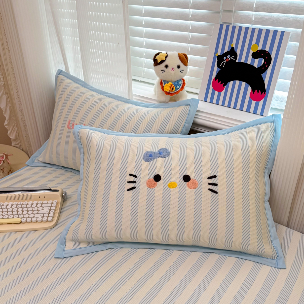 91家纺网 家纺一手货源 找家纺 懒猫家纺 2026新款好运猫毛巾绣PE凉感中分子床席床笠凉席席子 海盐-床笠款