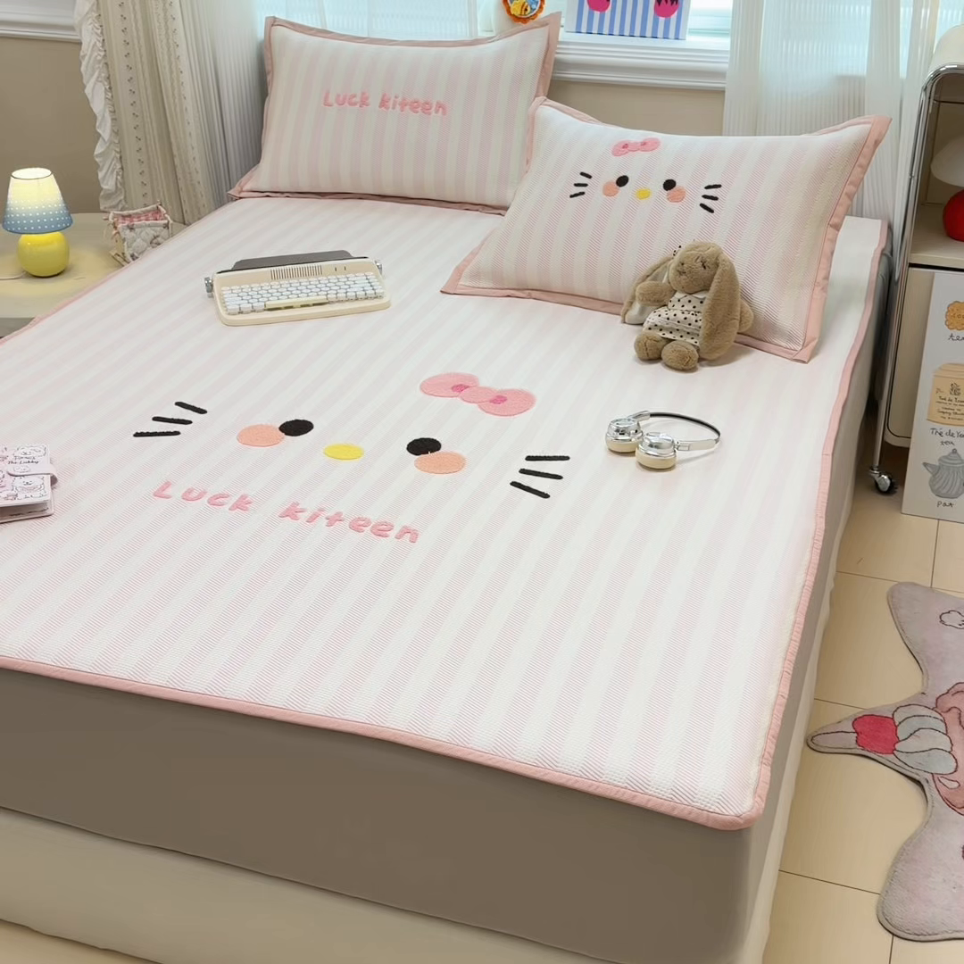 91家纺网 家纺一手货源 找家纺 懒猫家纺 2026新款好运猫毛巾绣PE凉感中分子床席床笠凉席席子 芭乐-床笠款