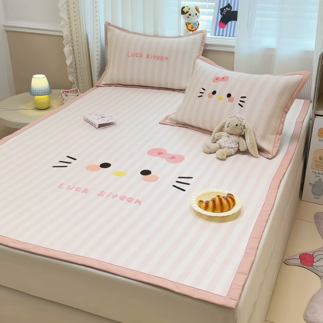 91家纺网 家纺一手货源 找家纺 懒猫家纺 2026新款好运猫毛巾绣PE凉感中分子床席床笠凉席席子 芭乐-床席款