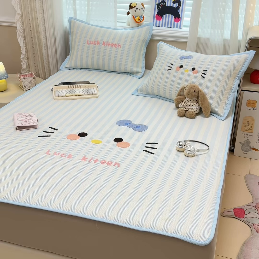 91家纺网 家纺一手货源 找家纺 懒猫家纺 2026新款好运猫毛巾绣PE凉感中分子床席床笠凉席席子 海盐-床笠款