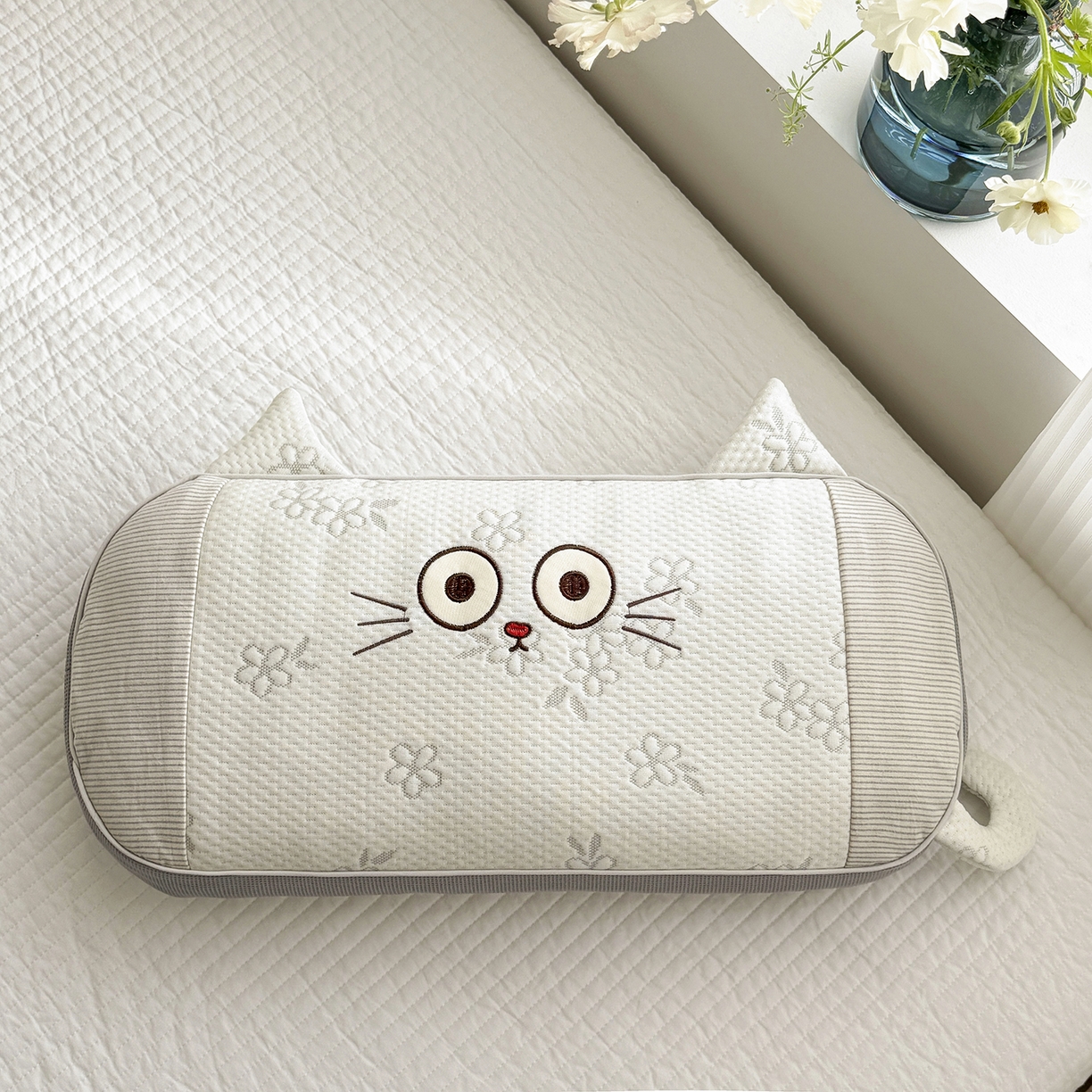 91家纺网 家纺一手货源 找家纺 蔻眠 凉感丝小萌猫荞麦护颈枕夏季凉豆豆儿童枕芯学生枕头 小萌猫-花朵