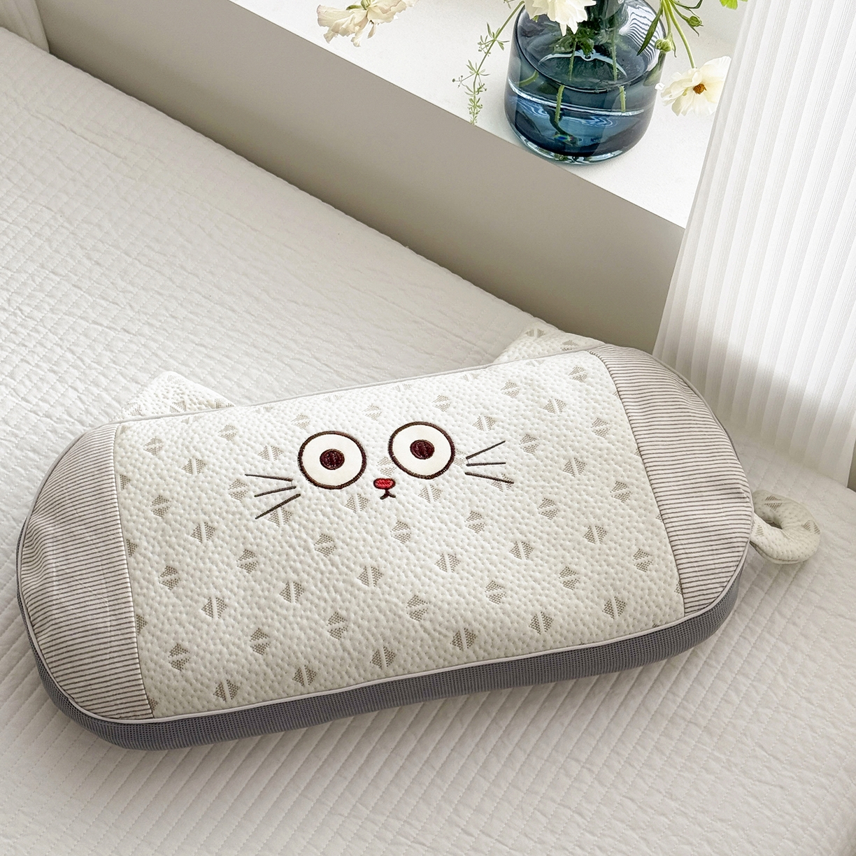 91家纺网 家纺一手货源 找家纺 蔻眠 凉感丝小萌猫荞麦护颈枕夏季凉豆豆儿童枕芯学生枕头 小萌猫-三角