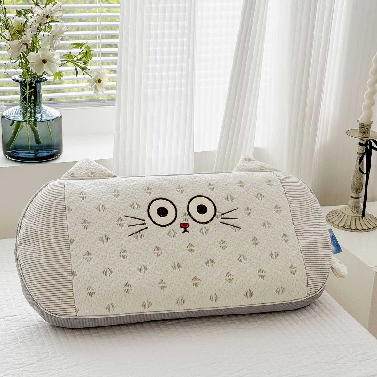 蔻眠 凉感丝小萌猫荞麦护颈枕夏季凉豆豆儿童枕芯学生枕头 小萌猫-三角