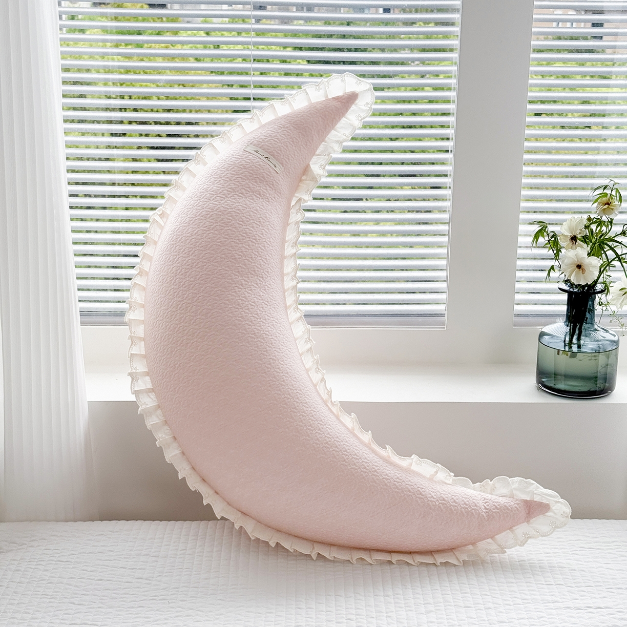 91家纺网 家纺一手货源 找家纺 （总）蔻眠 凉感丝花边款月亮长抱枕夹腿抱枕凉豆豆枕芯多功能枕头