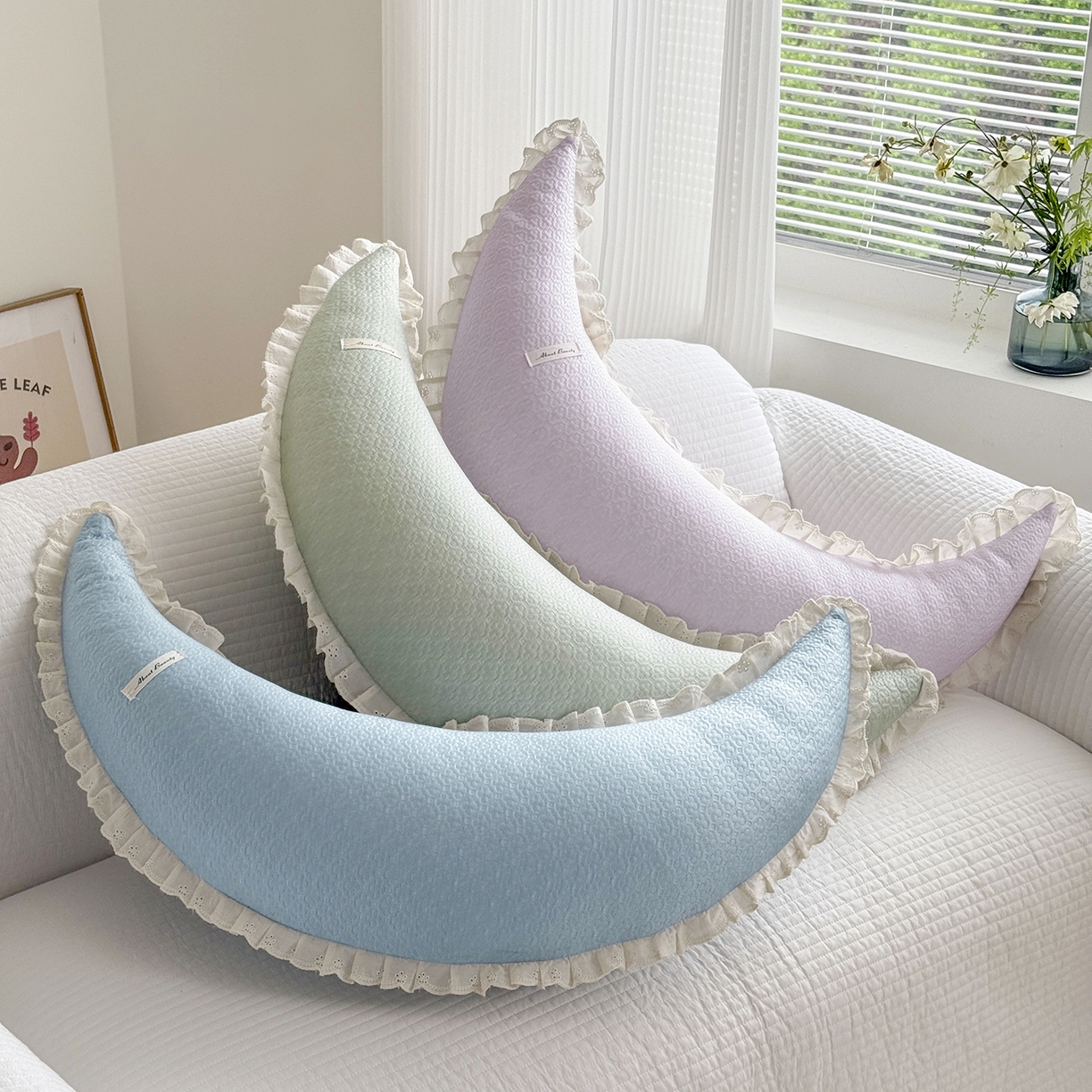 91家纺网 家纺一手货源 找家纺 （总）蔻眠 凉感丝花边款月亮长抱枕夹腿抱枕凉豆豆枕芯多功能枕头