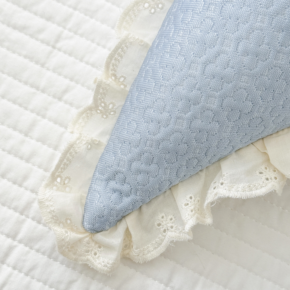 91家纺网 家纺一手货源 找家纺 蔻眠 凉感丝花边款月亮长抱枕夹腿抱枕凉豆豆枕芯多功能枕头 凉感丝月亮-蓝色