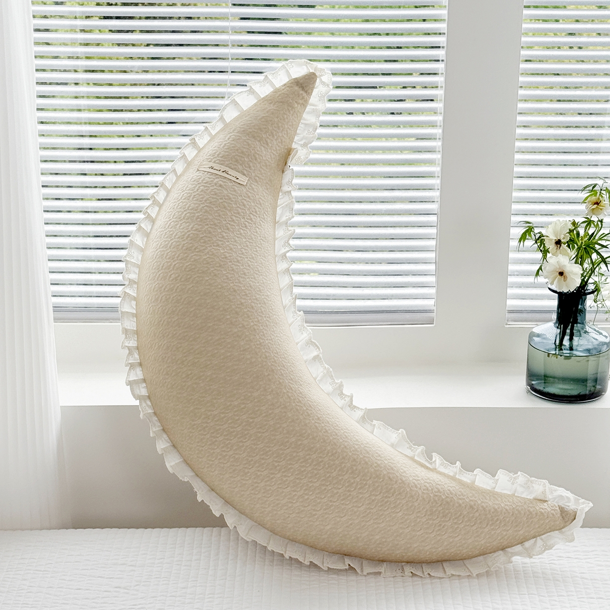 蔻眠 凉感丝花边款月亮长抱枕夹腿抱枕凉豆豆枕芯多功能枕头 凉感丝月亮-卡其