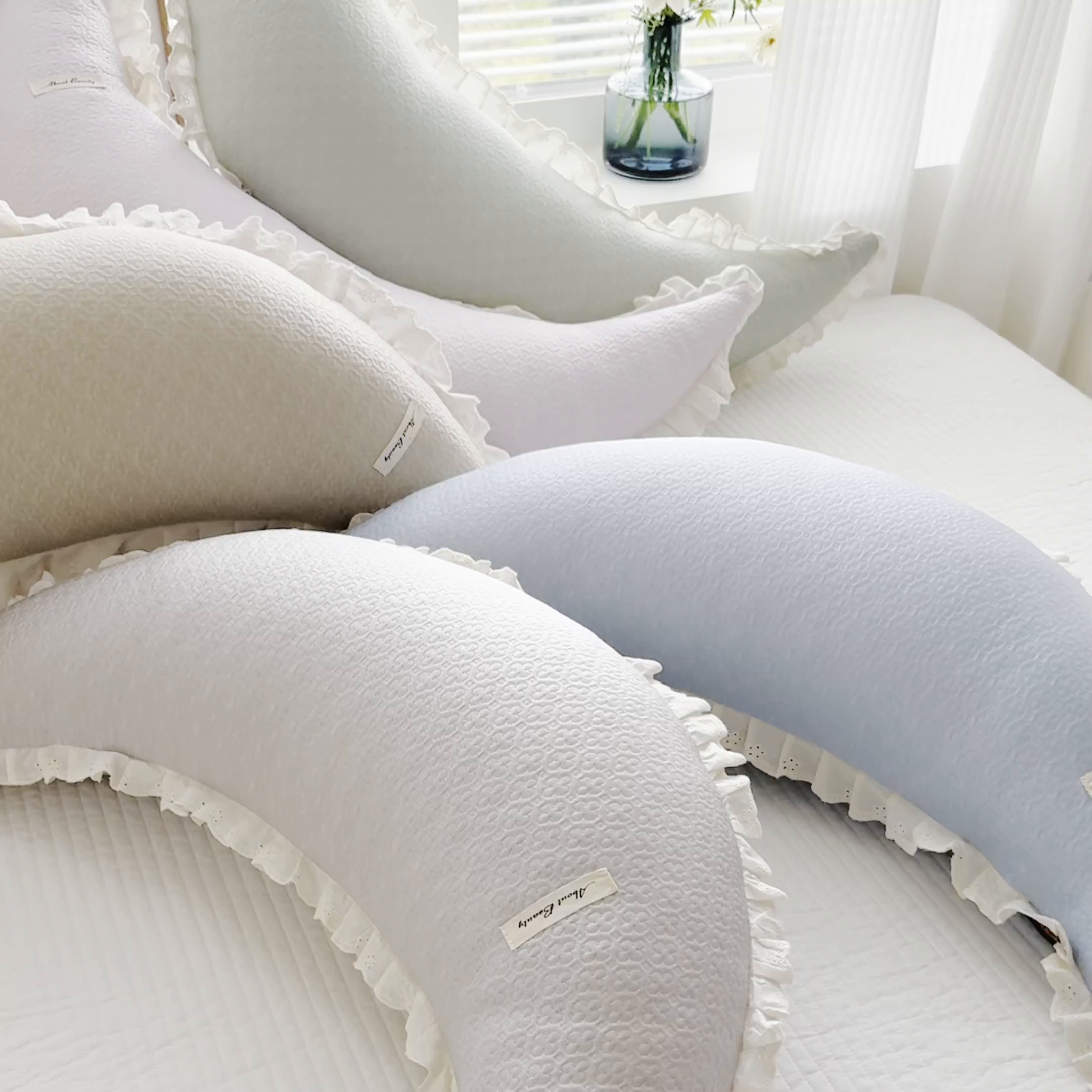 91家纺网 家纺一手货源 找家纺 （总）蔻眠 凉感丝花边款月亮长抱枕夹腿抱枕凉豆豆枕芯多功能枕头