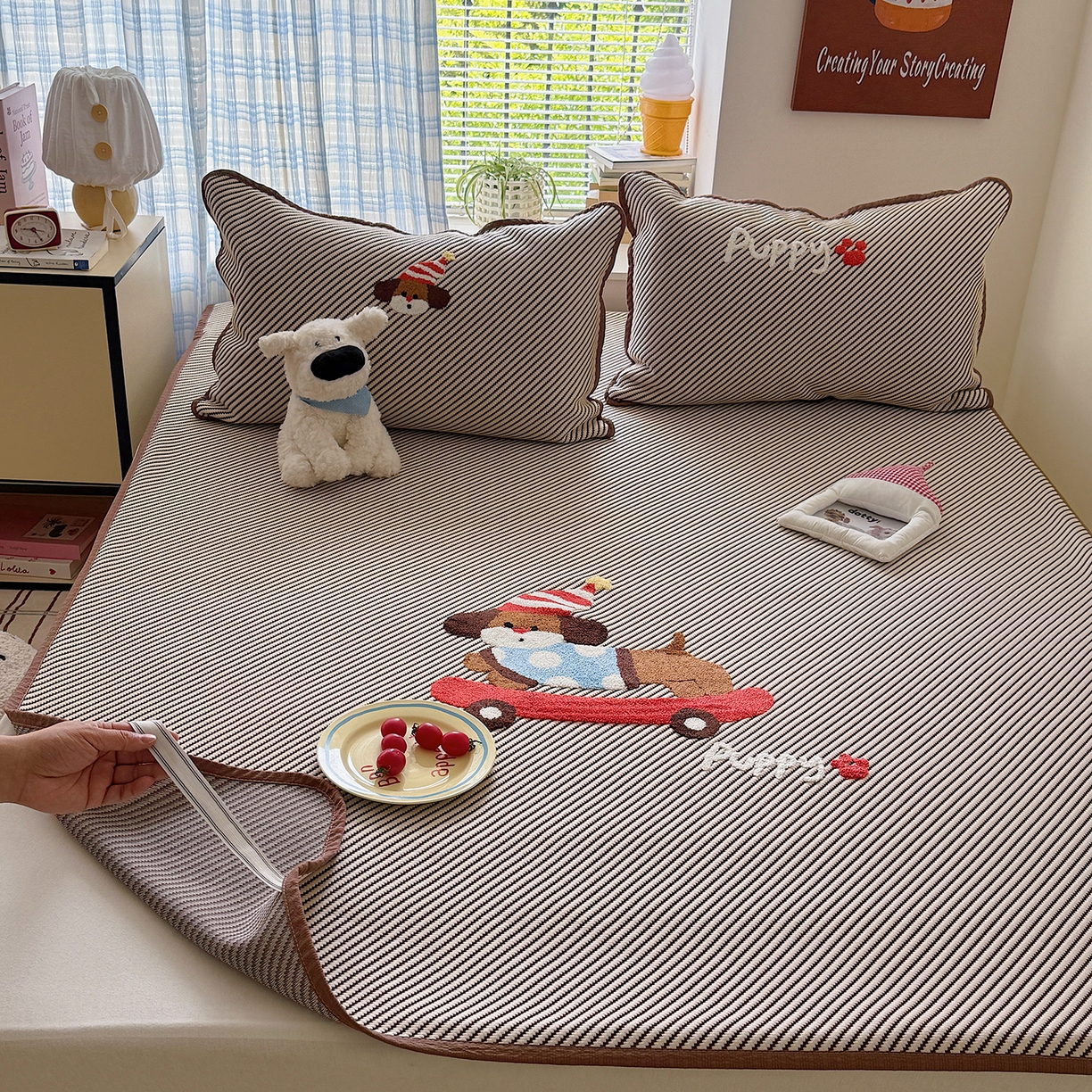 91家纺网 家纺一手货源 找家纺 顾里家纺 2026新款Pe凉感仿冰藤软席凉席三件套 滑板腊肠狗