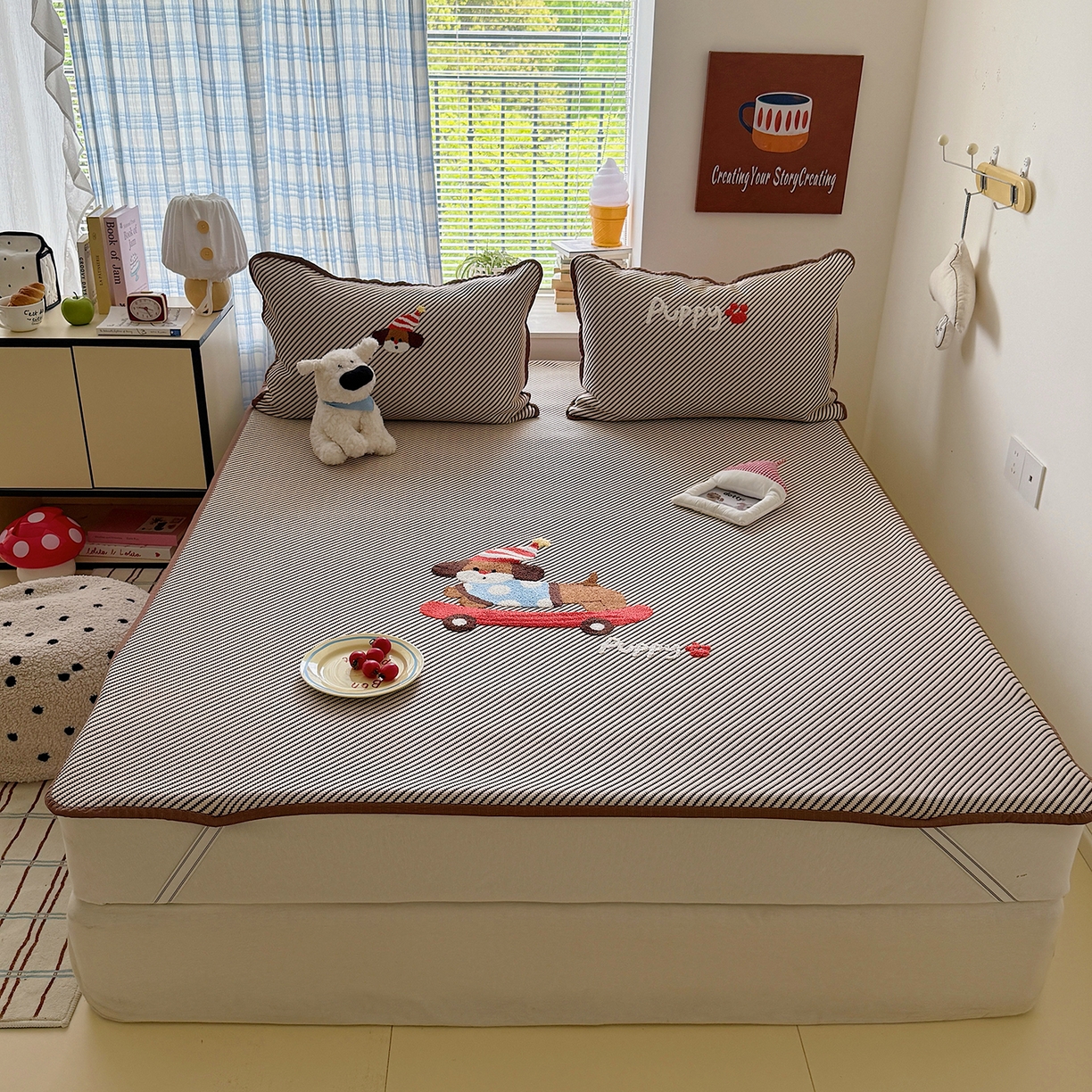 91家纺网 家纺一手货源 找家纺 顾里家纺 2026新款Pe凉感仿冰藤软席凉席三件套 滑板腊肠狗