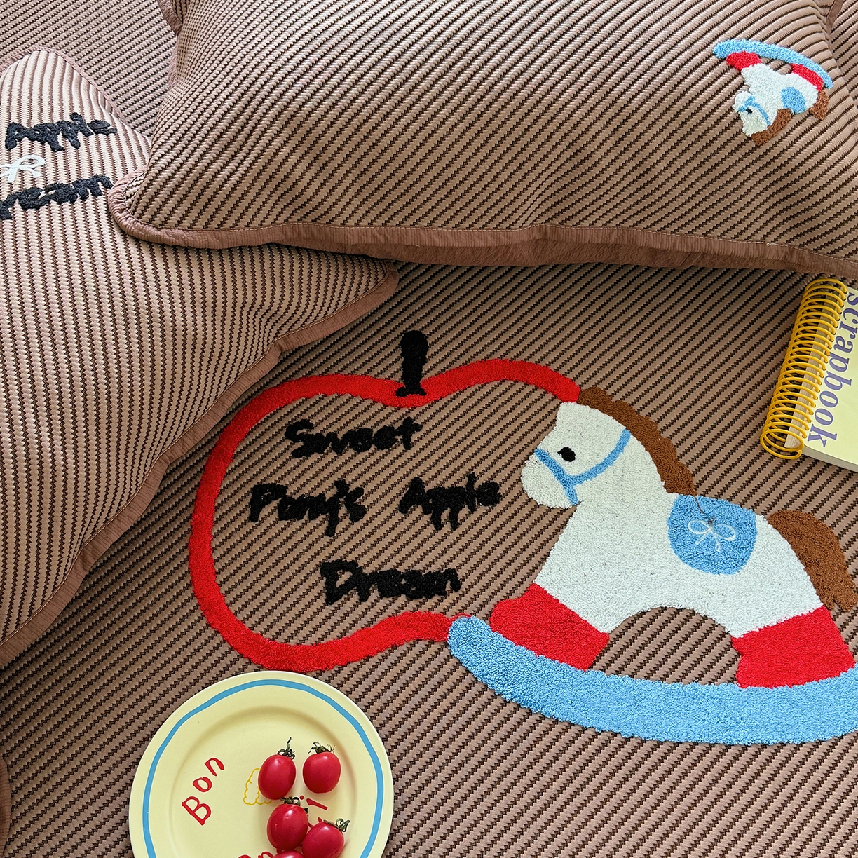 91家纺网 家纺一手货源 找家纺 顾里家纺 2026新款Pe凉感仿冰藤软席凉席三件套 苹果木马