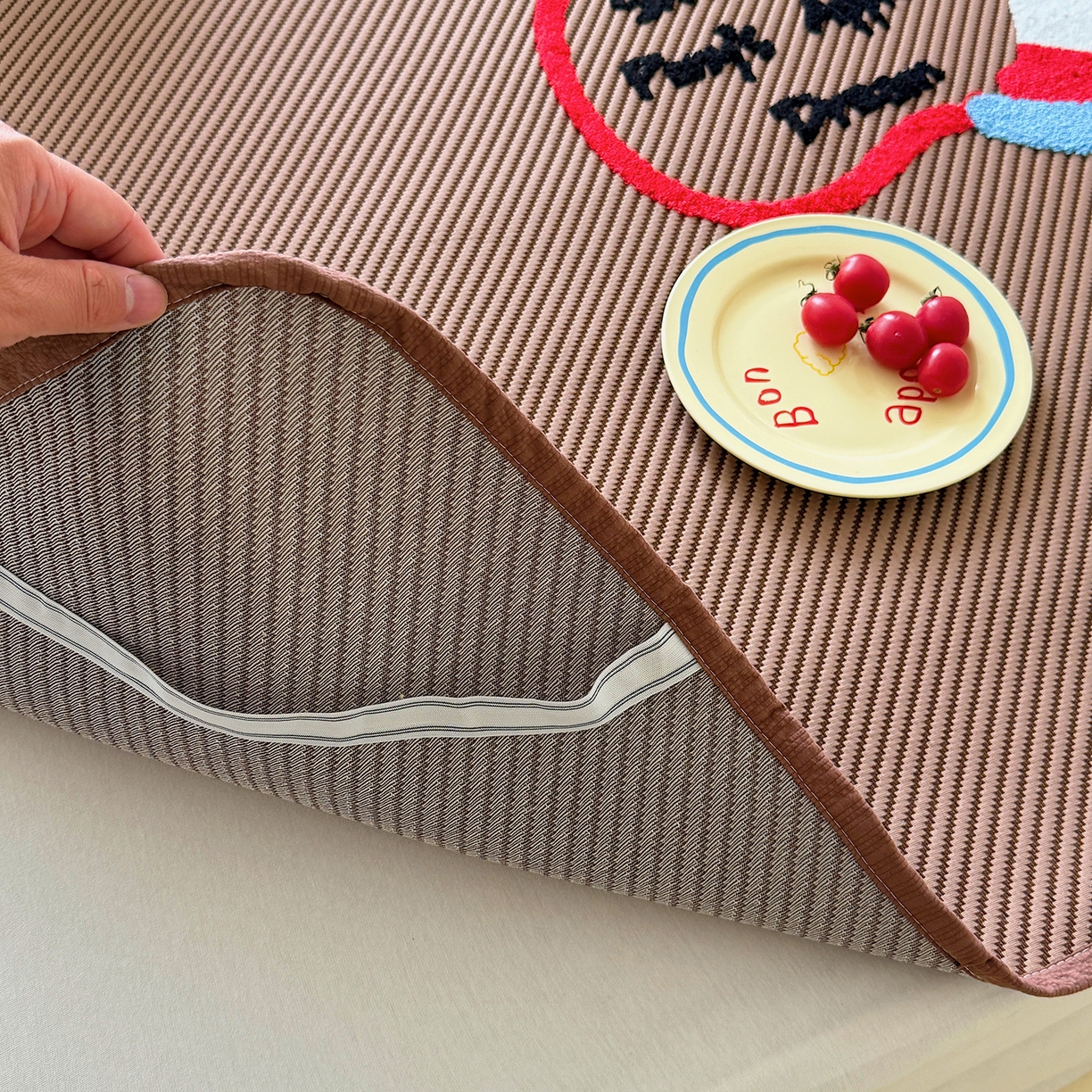 91家纺网 家纺一手货源 找家纺 顾里家纺 2026新款Pe凉感仿冰藤软席凉席三件套 苹果木马