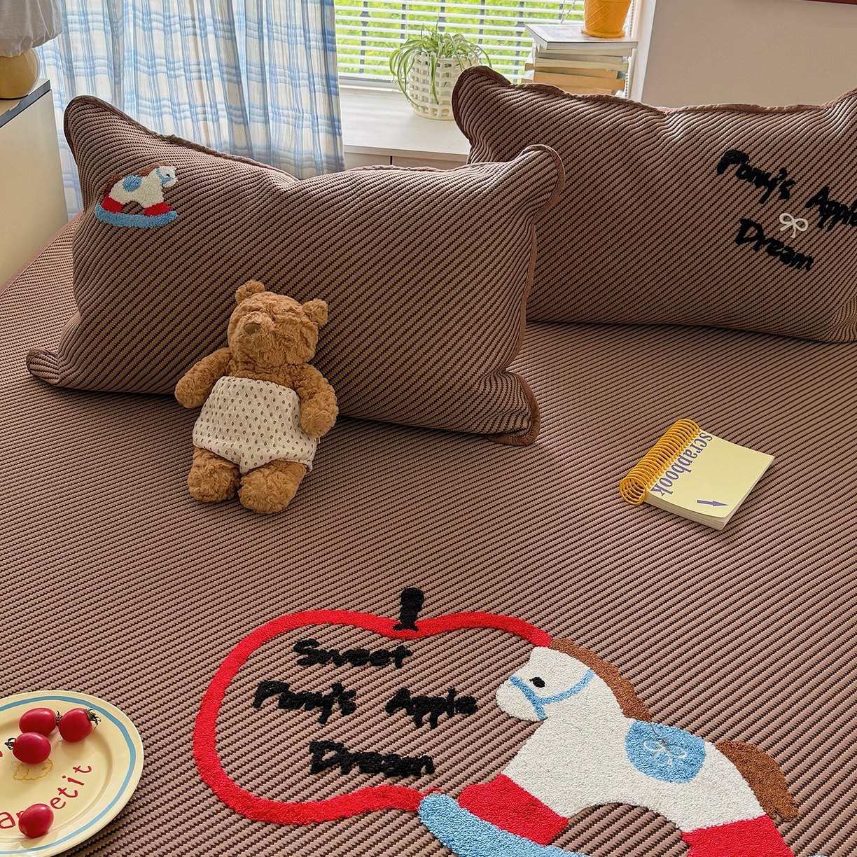 91家纺网 家纺一手货源 找家纺 顾里家纺 2026新款Pe凉感仿冰藤软席凉席三件套 苹果木马