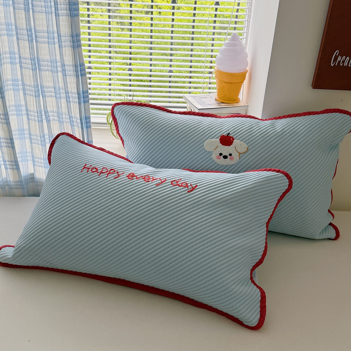 91家纺网 家纺一手货源 找家纺 顾里家纺 2026新款Pe凉感仿冰藤软席凉席三件套 苹果趴熊