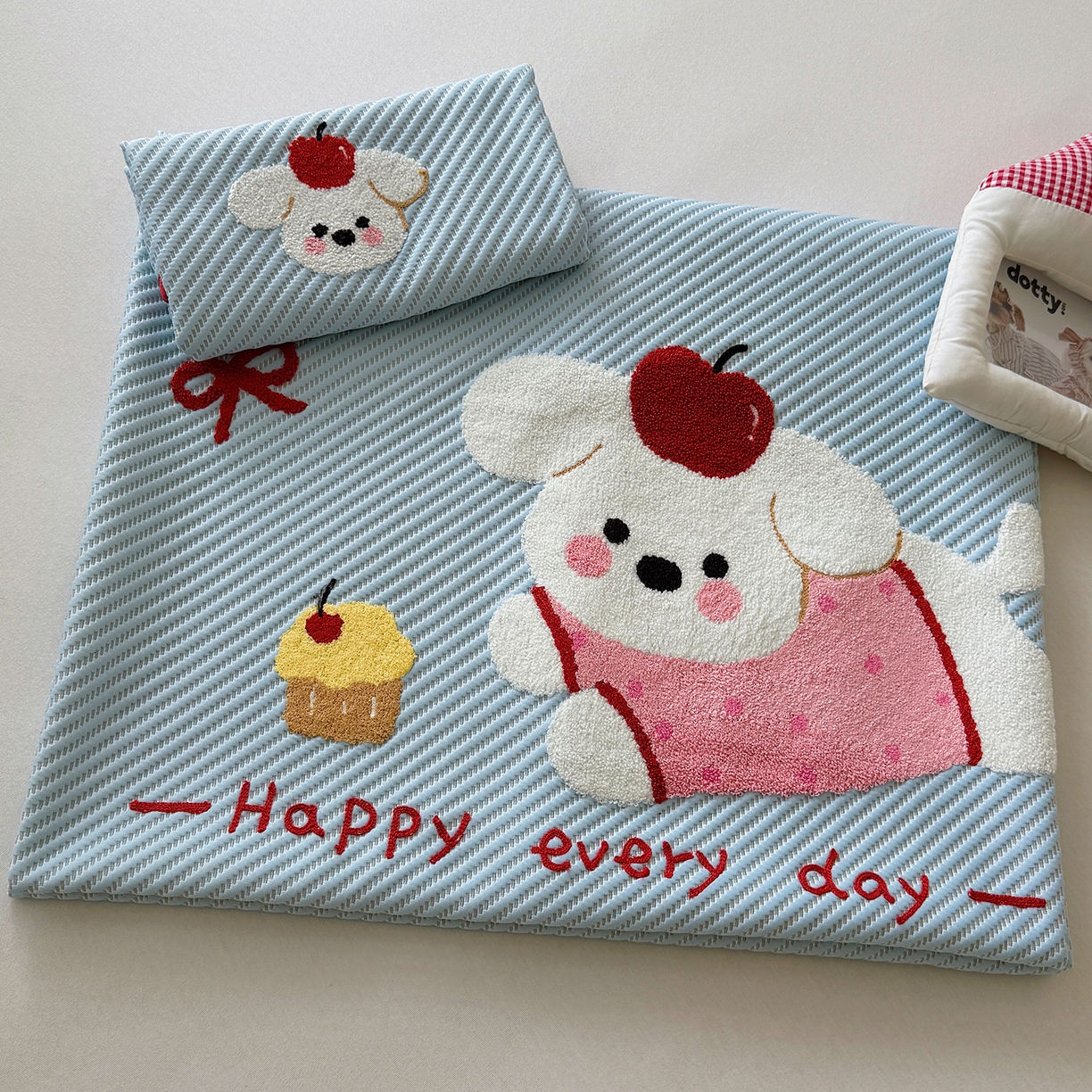 91家纺网 家纺一手货源 找家纺 顾里家纺 2026新款Pe凉感仿冰藤软席凉席三件套 苹果趴熊