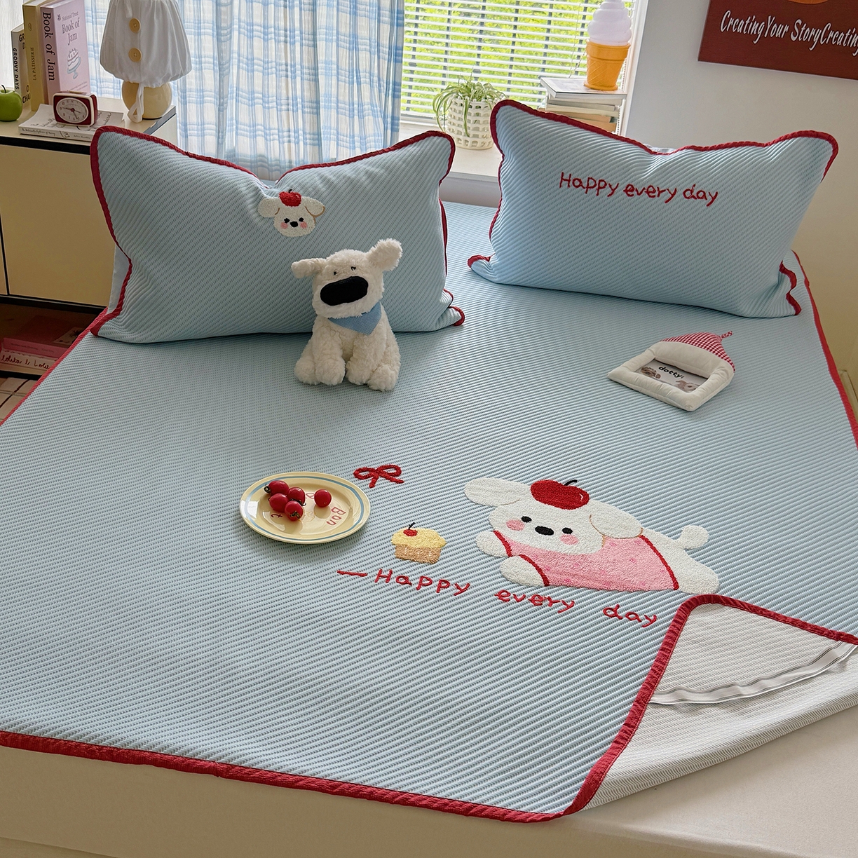 91家纺网 家纺一手货源 找家纺 顾里家纺 2026新款Pe凉感仿冰藤软席凉席三件套 苹果趴熊