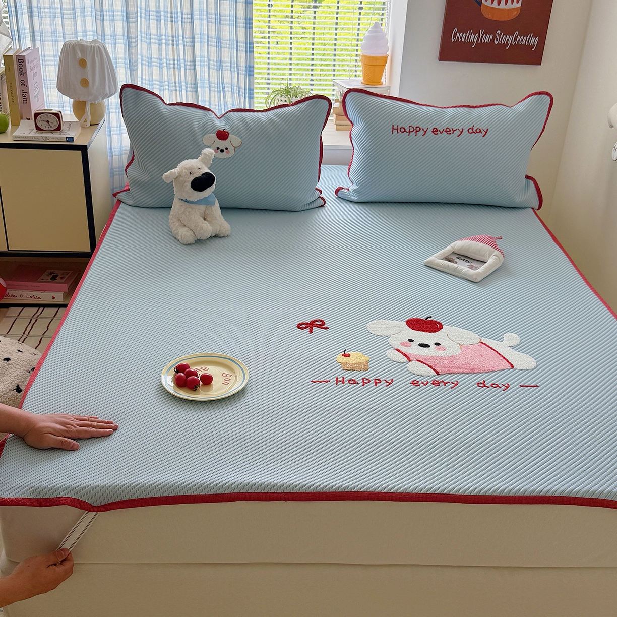 91家纺网 家纺一手货源 找家纺 顾里家纺 2026新款Pe凉感仿冰藤软席凉席三件套 苹果趴熊