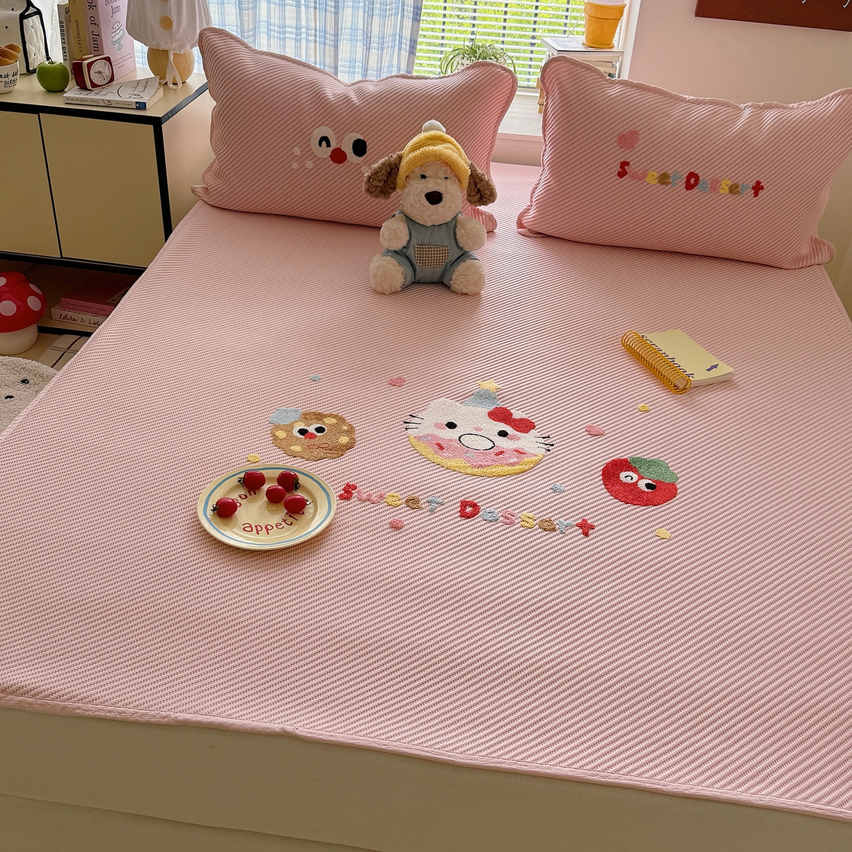 91家纺网 家纺一手货源 找家纺 顾里家纺 2026新款Pe凉感仿冰藤软席凉席三件套 甜圈小猫