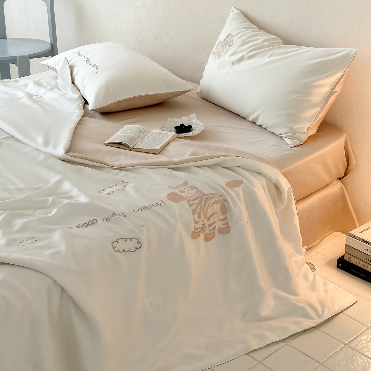 91家纺网 家纺一手货源 找家纺 （总）极简 2026新款天丝小马刺绣夏被四件套轻云斑马