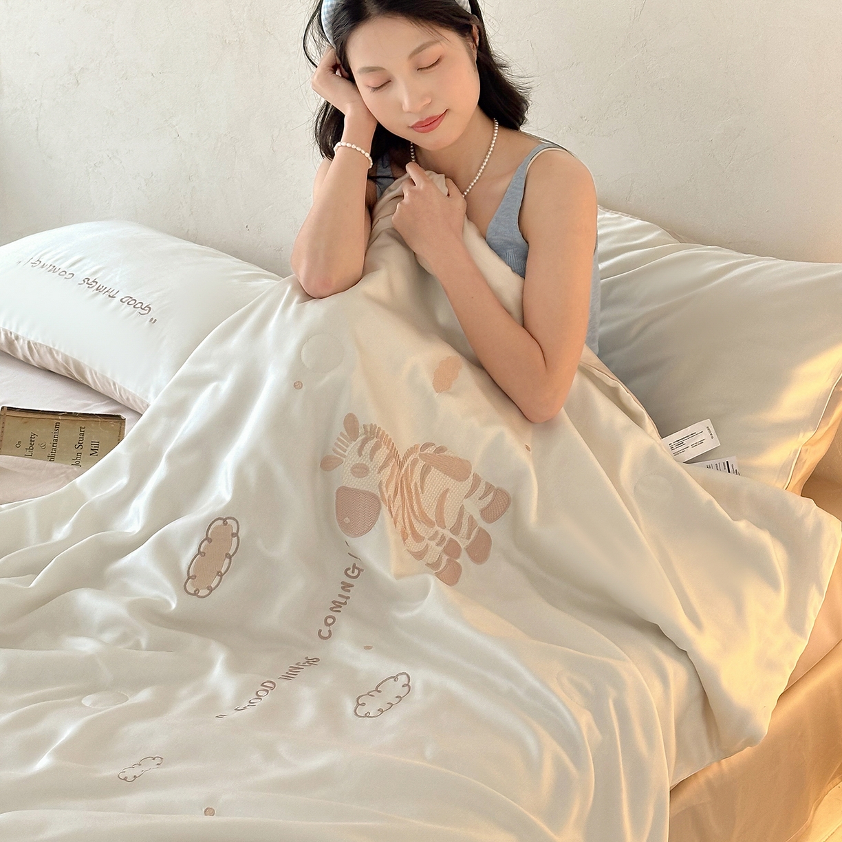 91家纺网 家纺一手货源 找家纺 （总）极简 2026新款天丝小马刺绣夏被四件套轻云斑马