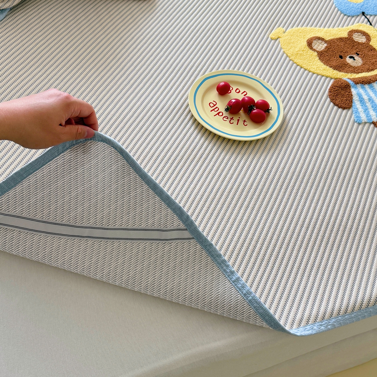 91家纺网 家纺一手货源 找家纺 顾里家纺 2026新款Pe凉感仿冰藤软席凉席三件套 香蕉熊