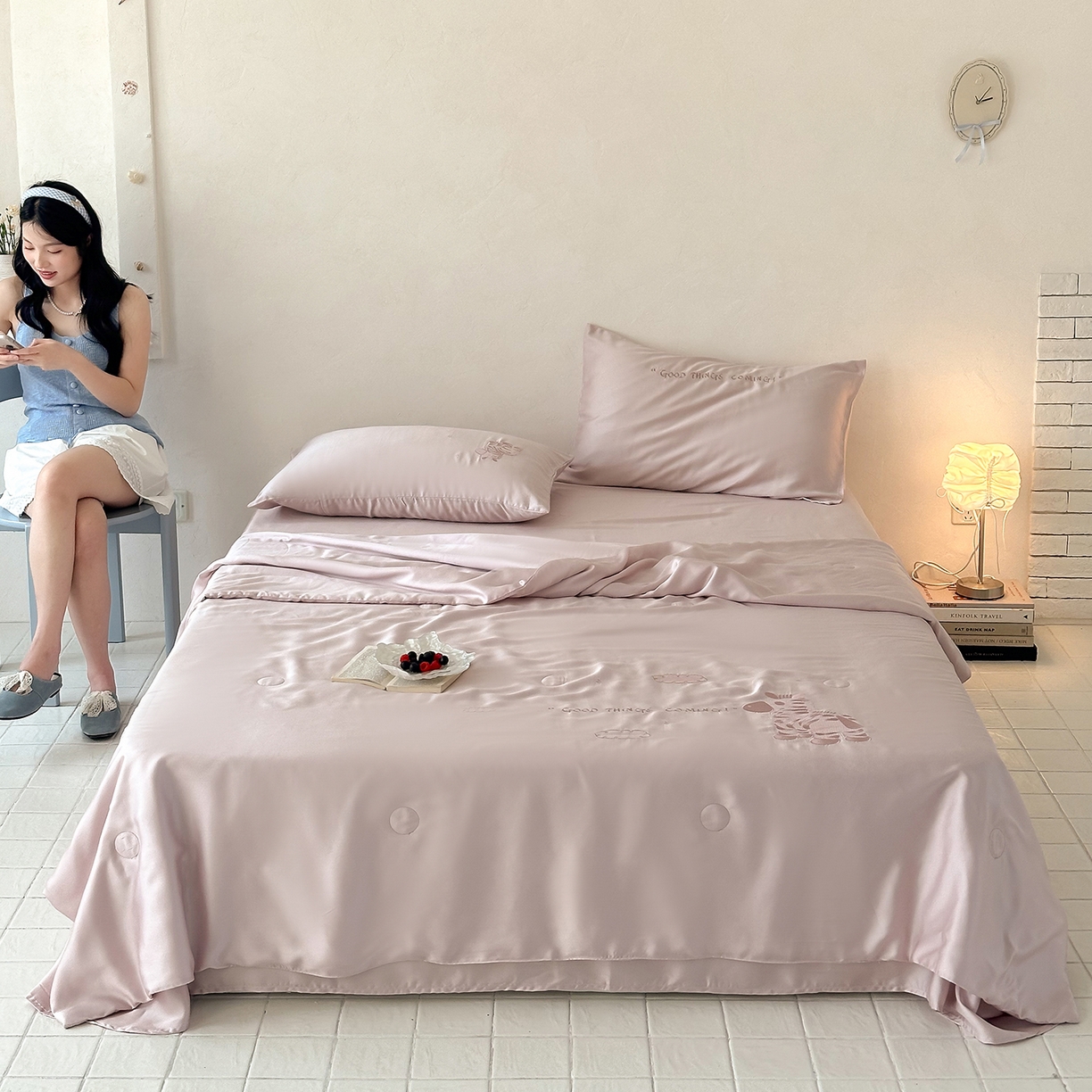 91家纺网 家纺一手货源 找家纺 极简 2026新款天丝小马刺绣夏被四件套轻云斑马 轻云斑马-紫