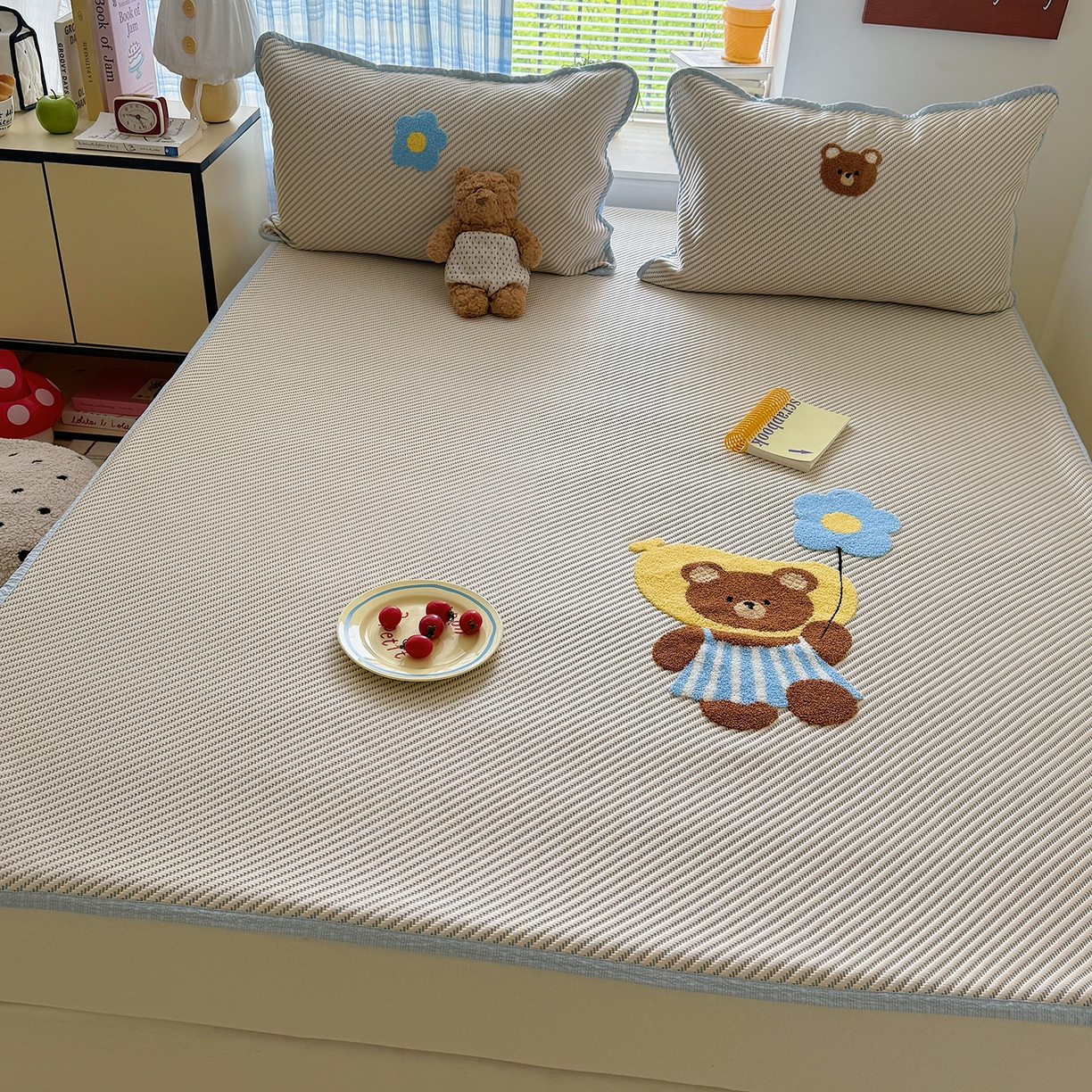 91家纺网 家纺一手货源 找家纺 顾里家纺 2026新款Pe凉感仿冰藤软席凉席三件套 香蕉熊