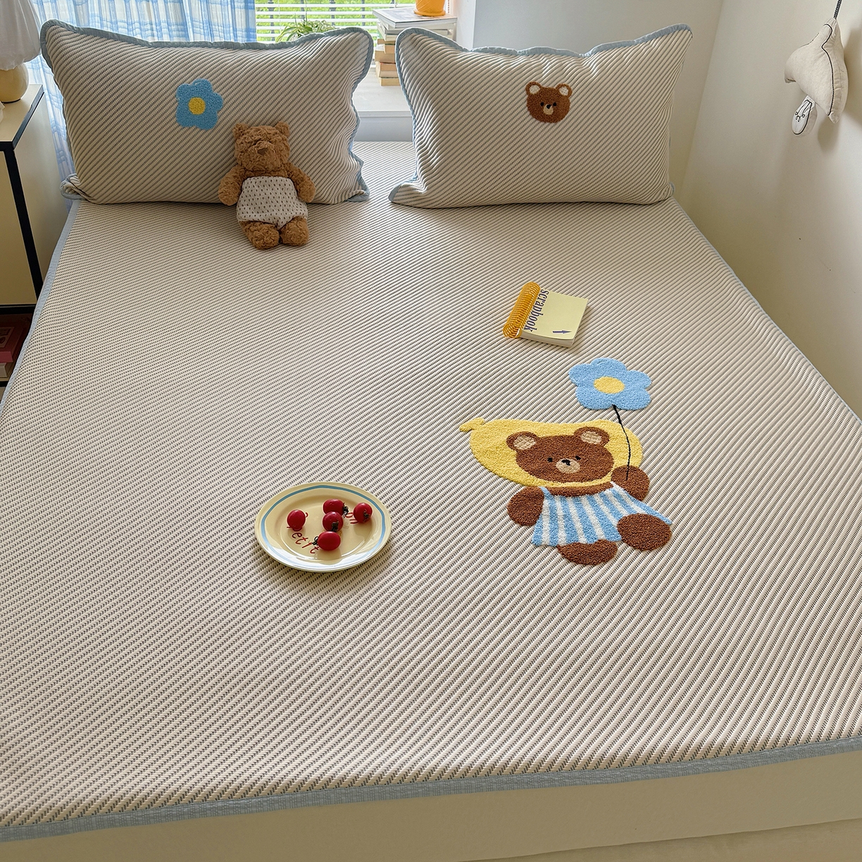 91家纺网 家纺一手货源 找家纺 顾里家纺 2026新款Pe凉感仿冰藤软席凉席三件套 香蕉熊