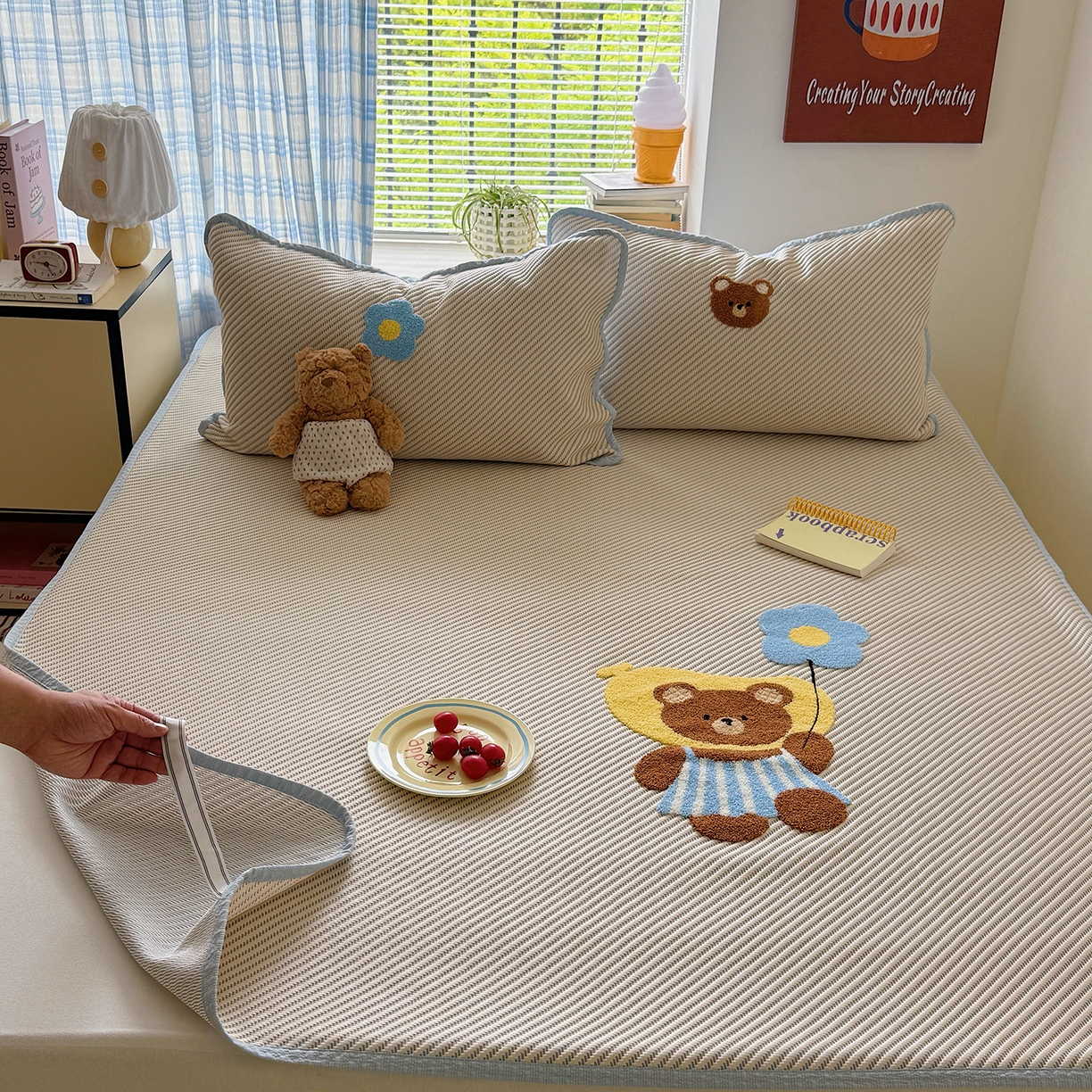 91家纺网 家纺一手货源 找家纺 顾里家纺 2026新款Pe凉感仿冰藤软席凉席三件套 香蕉熊