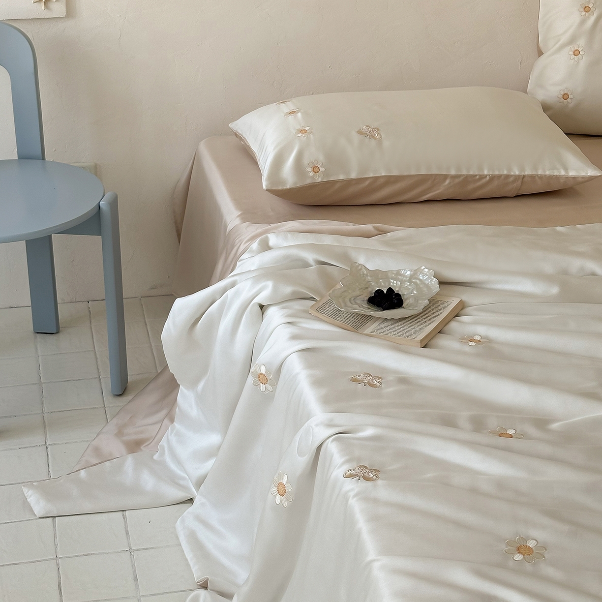 91家纺网 家纺一手货源 找家纺 （总）极简 2026新款天丝小花刺绣夏被空调被夏凉被四件套雏花漫影