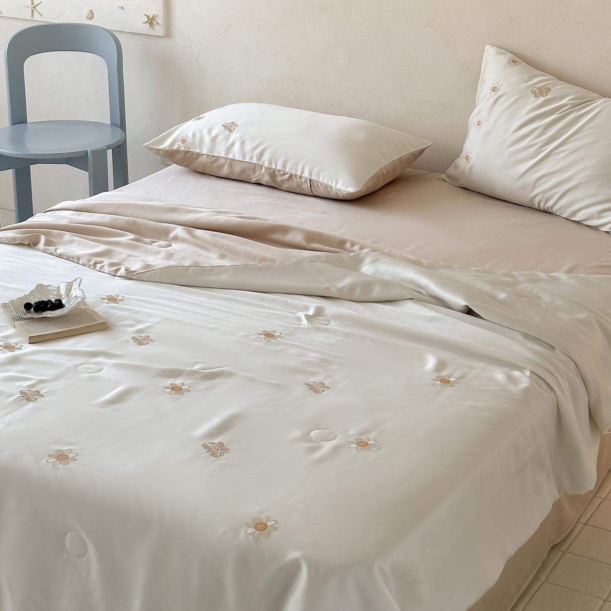 91家纺网 家纺一手货源 找家纺 （总）极简 2026新款天丝小花刺绣夏被空调被夏凉被四件套雏花漫影