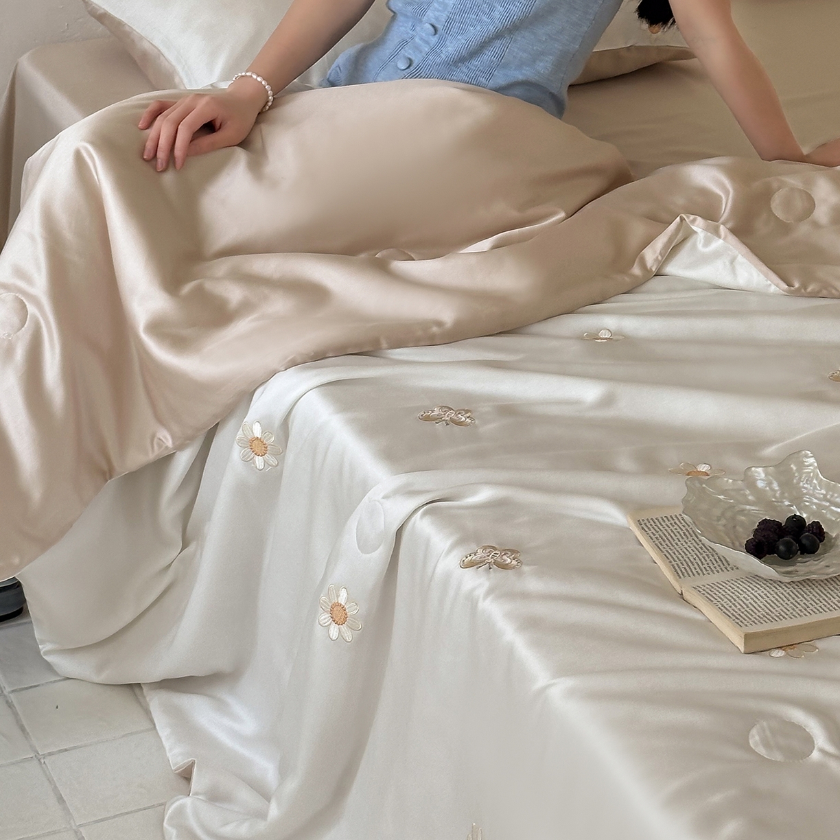 91家纺网 家纺一手货源 找家纺 （总）极简 2026新款天丝小花刺绣夏被空调被夏凉被四件套雏花漫影