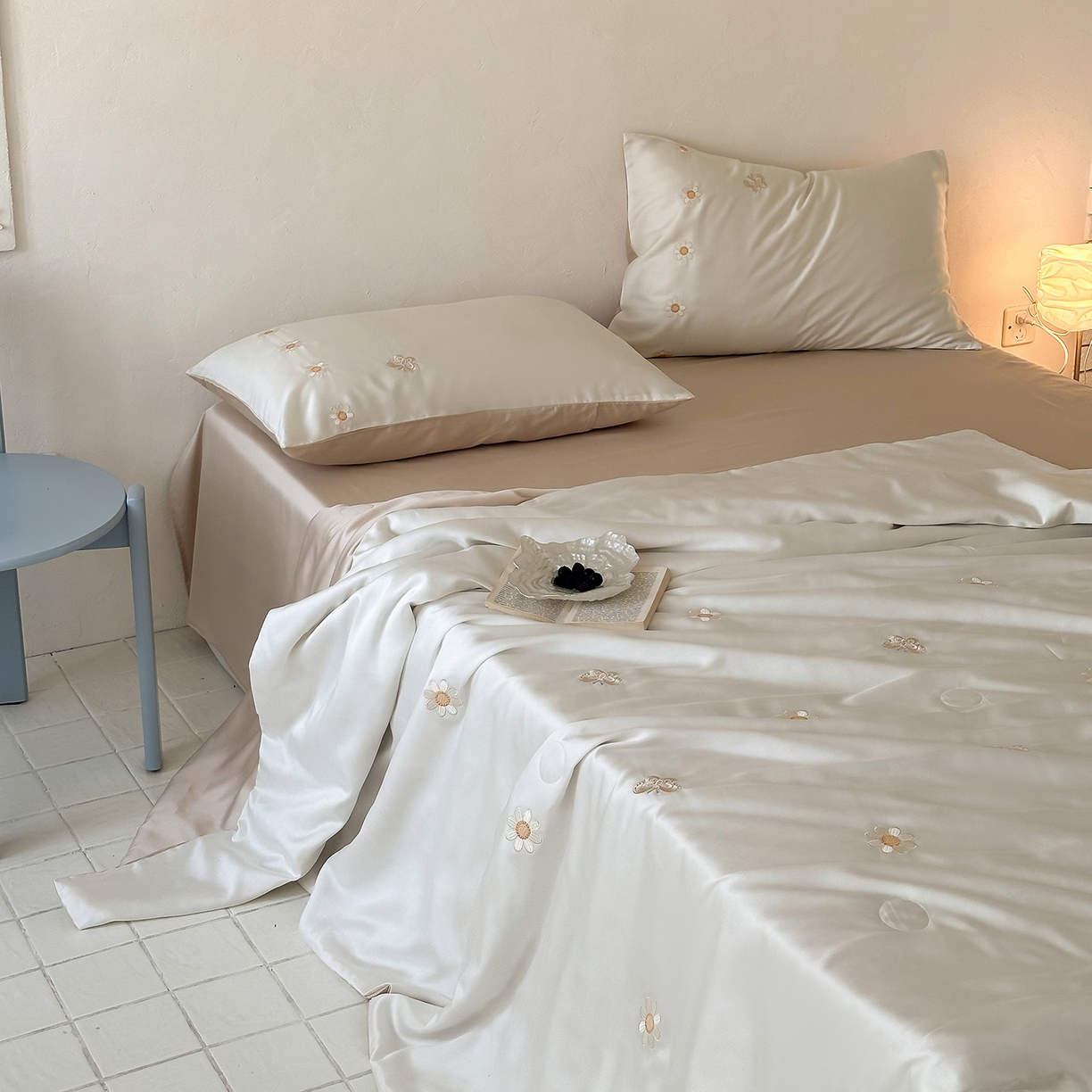 91家纺网 家纺一手货源 找家纺 （总）极简 2026新款天丝小花刺绣夏被空调被夏凉被四件套雏花漫影