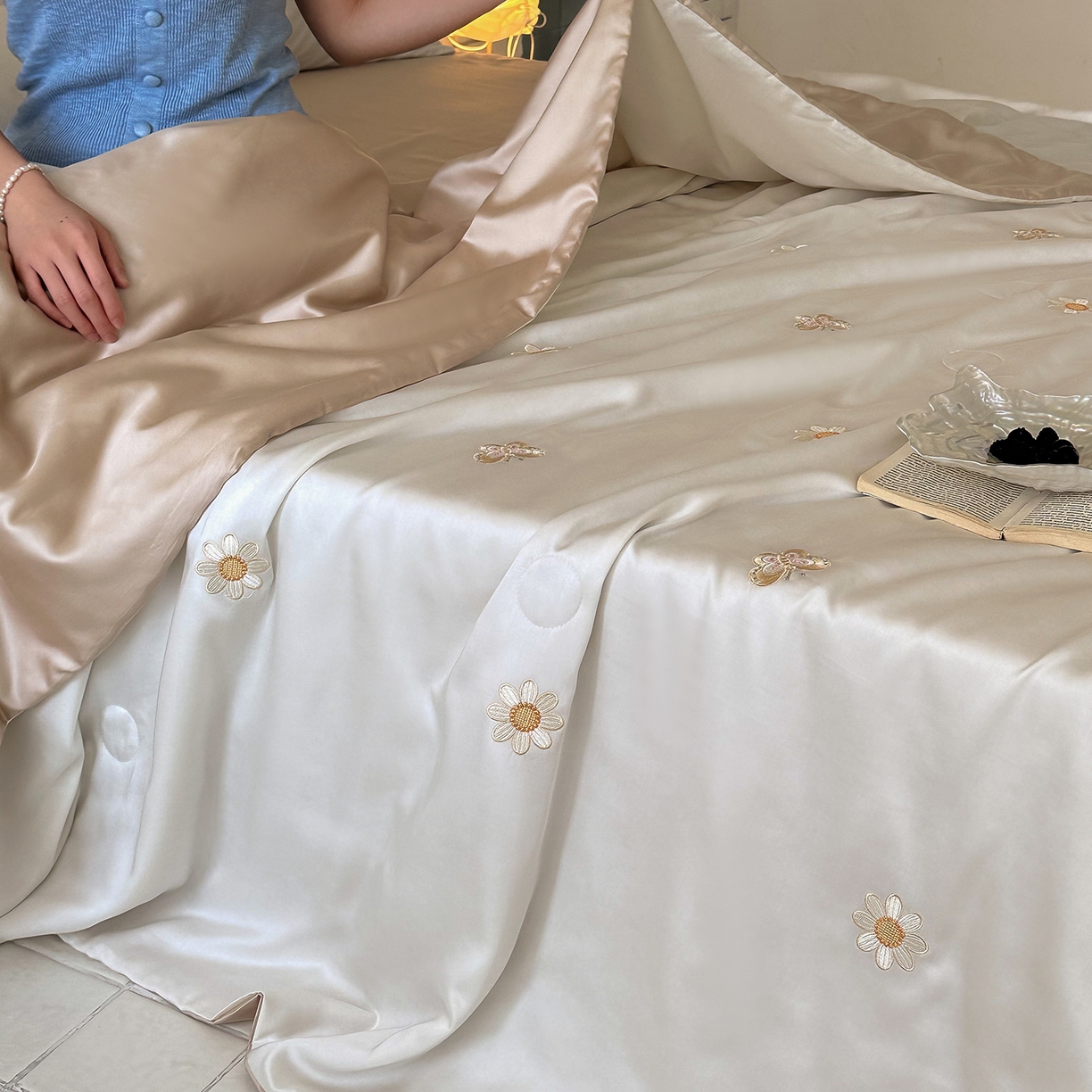 91家纺网 家纺一手货源 找家纺 （总）极简 2026新款天丝小花刺绣夏被空调被夏凉被四件套雏花漫影