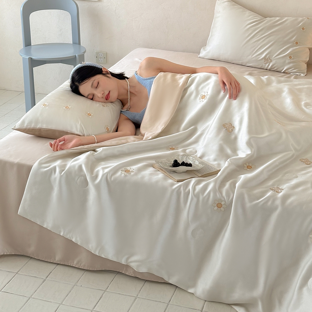 91家纺网 家纺一手货源 找家纺 （总）极简 2026新款天丝小花刺绣夏被空调被夏凉被四件套雏花漫影