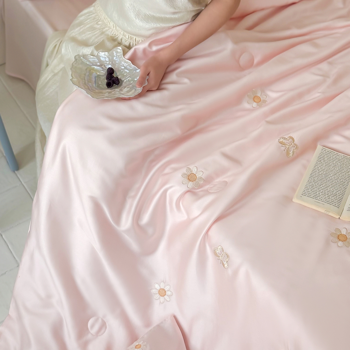 91家纺网 家纺一手货源 找家纺 极简 2026新款天丝小花刺绣夏被空调被夏凉被四件套雏花漫影 雏花漫影-粉