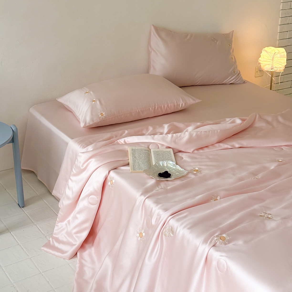 91家纺网 家纺一手货源 找家纺 （总）极简 2026新款天丝小花刺绣夏被空调被夏凉被四件套雏花漫影