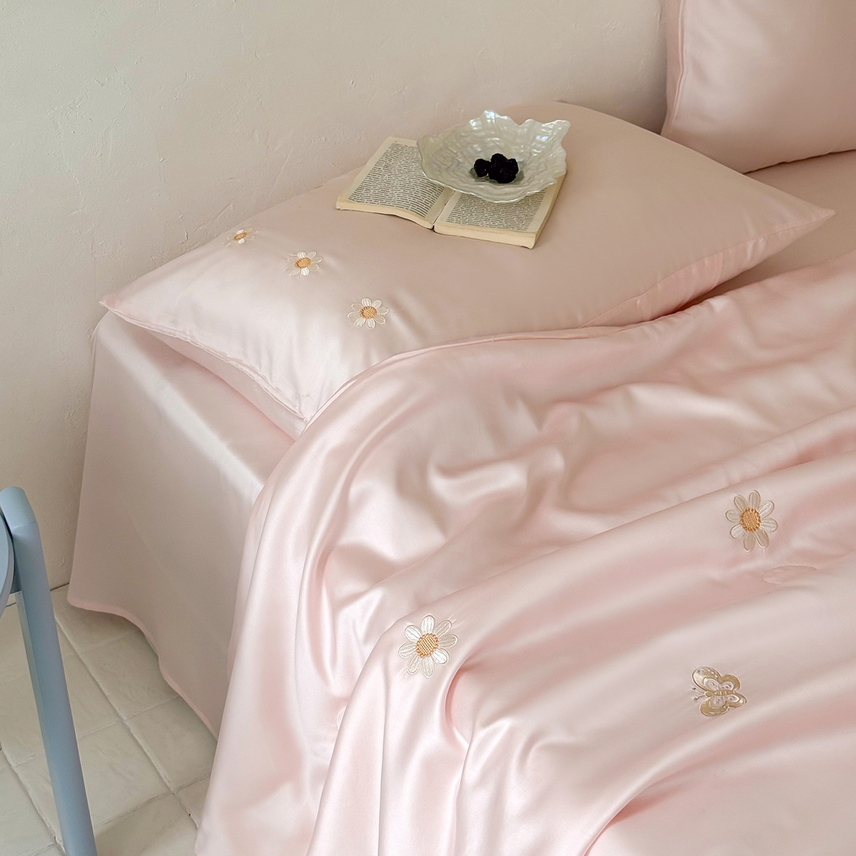 91家纺网 家纺一手货源 找家纺 极简 2026新款天丝小花刺绣夏被空调被夏凉被四件套雏花漫影 雏花漫影-粉