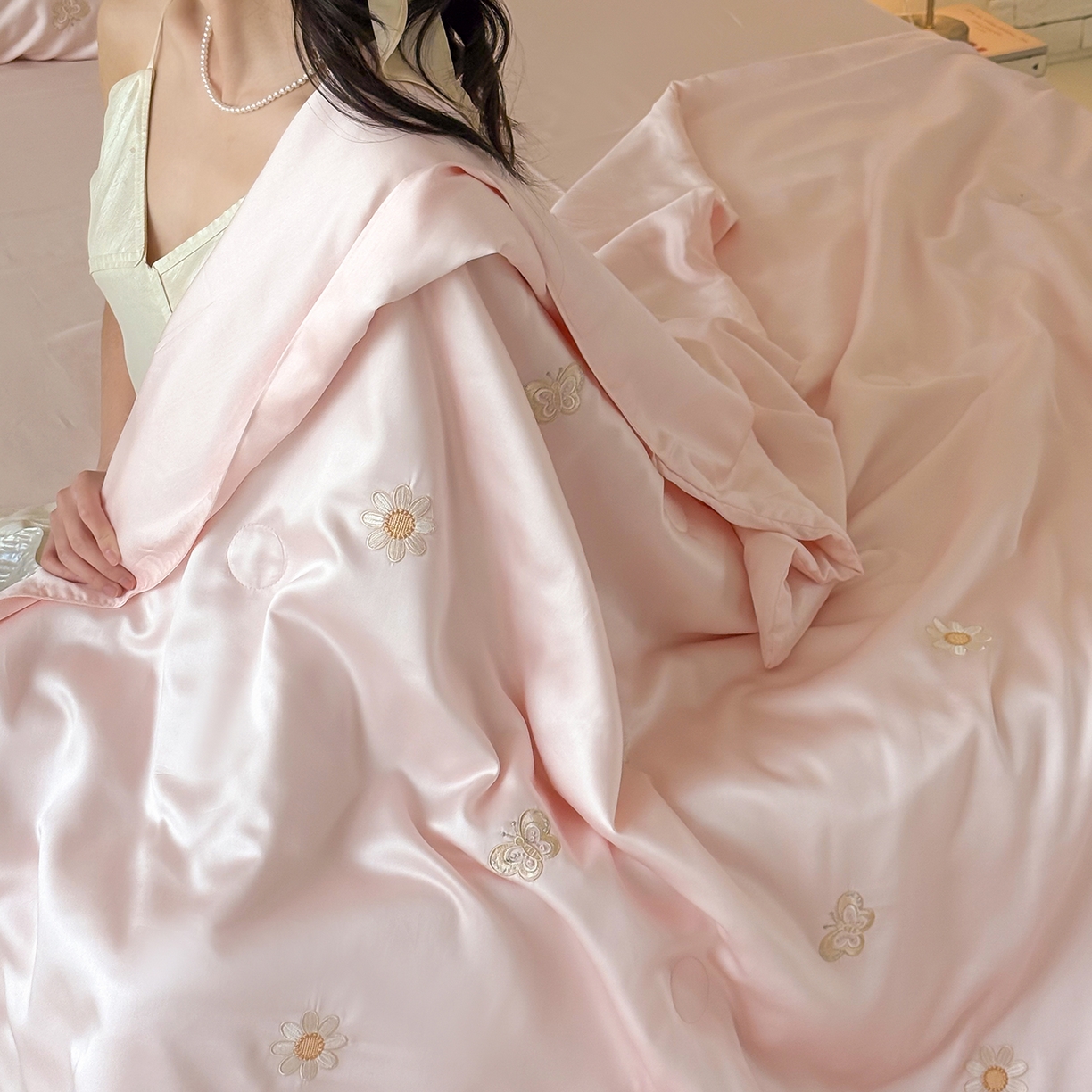 91家纺网 家纺一手货源 找家纺 极简 2026新款天丝小花刺绣夏被空调被夏凉被四件套雏花漫影 雏花漫影-粉