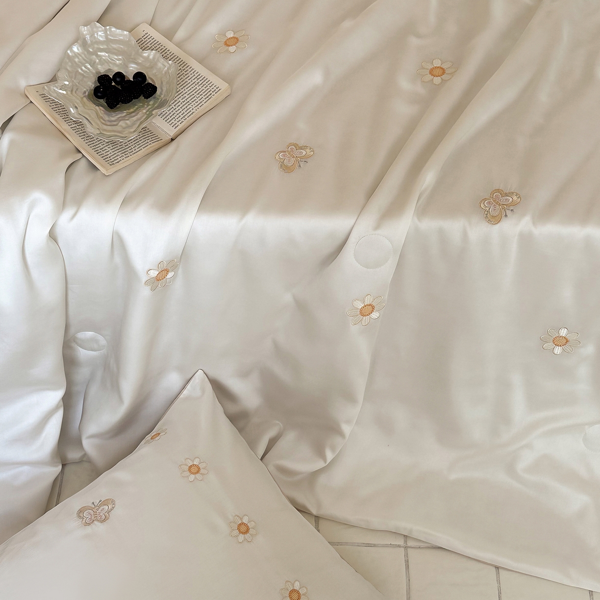 91家纺网 家纺一手货源 找家纺 极简 2026新款天丝小花刺绣夏被空调被夏凉被四件套雏花漫影 雏花漫影-白