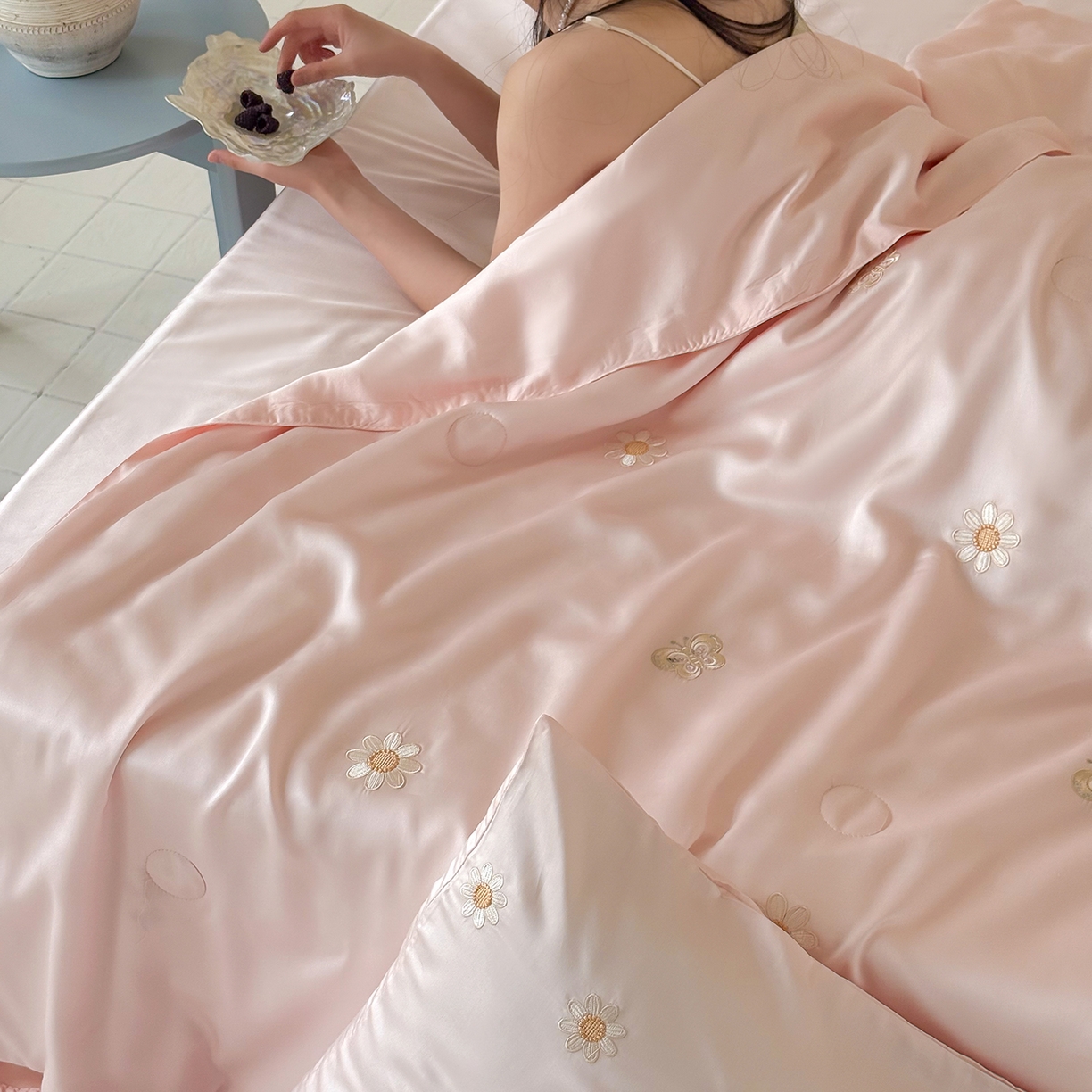 91家纺网 家纺一手货源 找家纺 极简 2026新款天丝小花刺绣夏被空调被夏凉被四件套雏花漫影 雏花漫影-粉