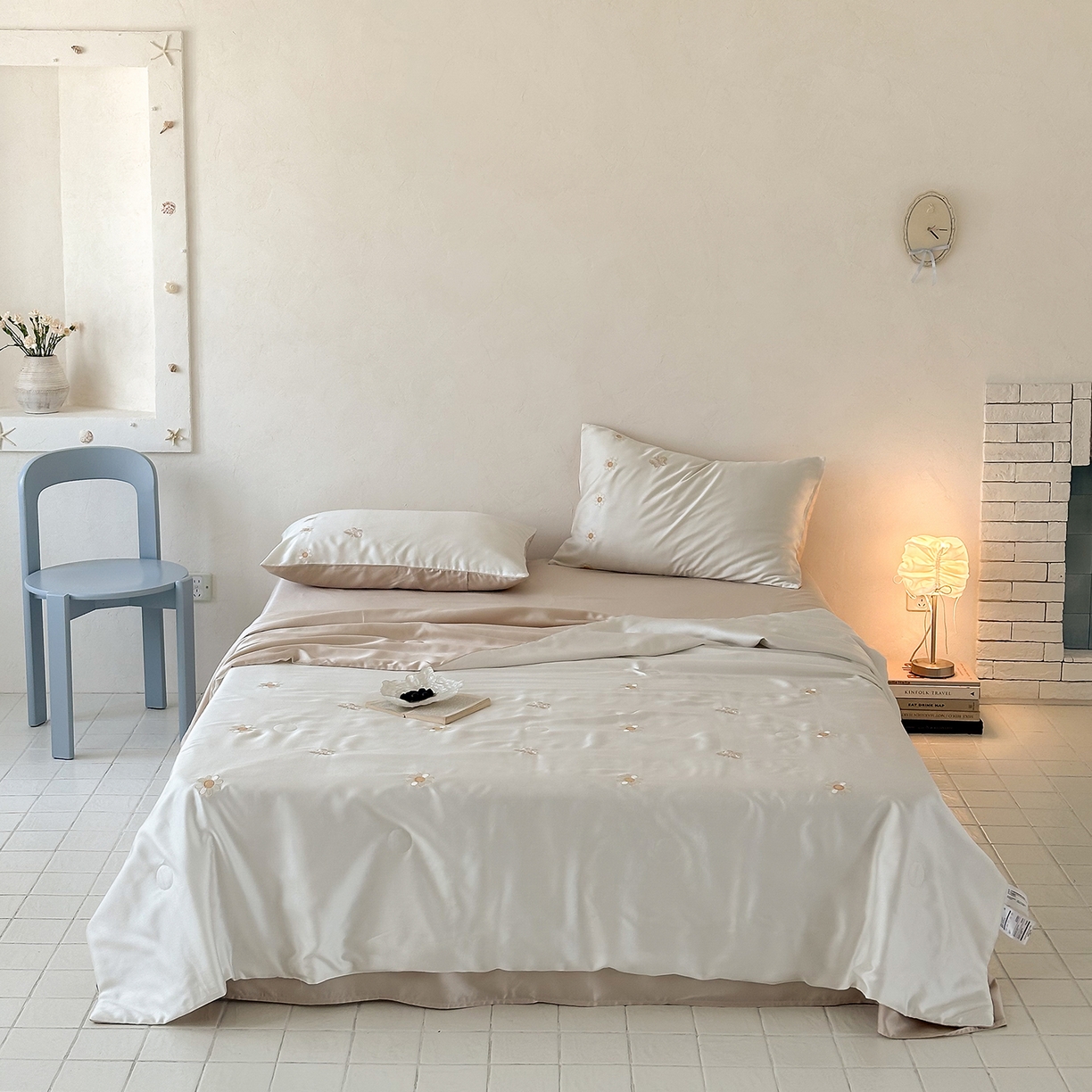 91家纺网 家纺一手货源 找家纺 极简 2026新款天丝小花刺绣夏被空调被夏凉被四件套雏花漫影 雏花漫影-白