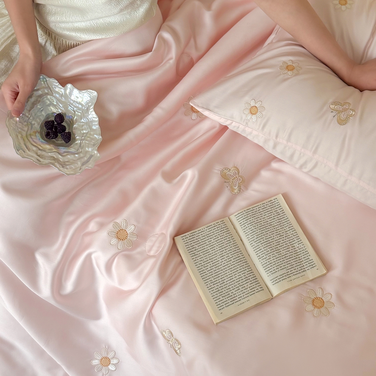 91家纺网 家纺一手货源 找家纺 极简 2026新款天丝小花刺绣夏被空调被夏凉被四件套雏花漫影 雏花漫影-粉