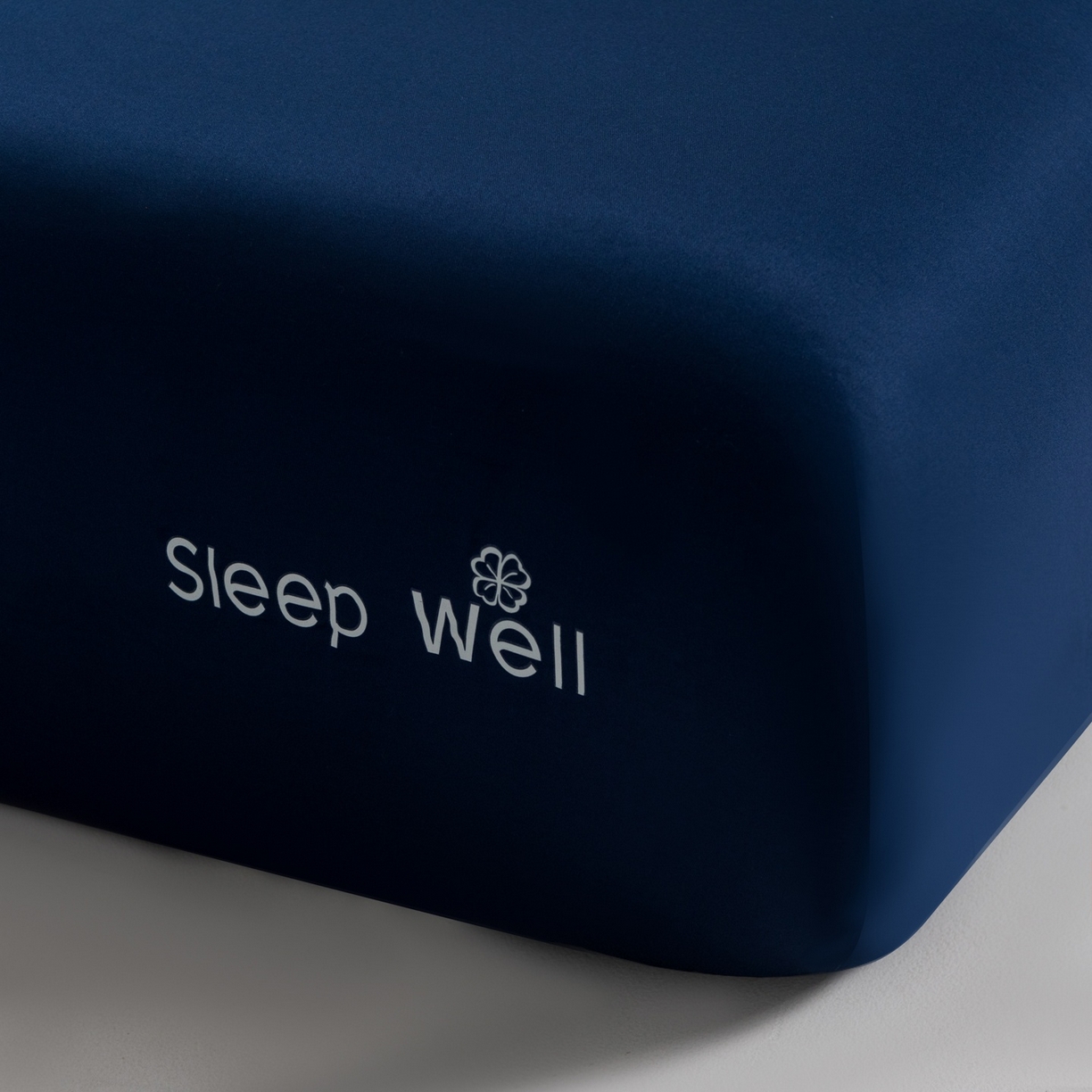 91家纺网 家纺一手货源 找家纺 （总）花伞家居 2026新款高级感简约烫画水洗真丝单床笠床笠单件