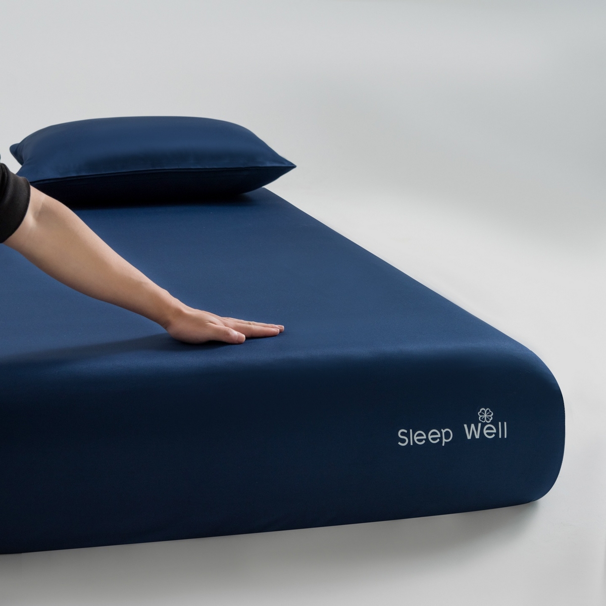 91家纺网 家纺一手货源 找家纺 （总）花伞家居 2026新款高级感简约烫画水洗真丝单床笠床笠单件