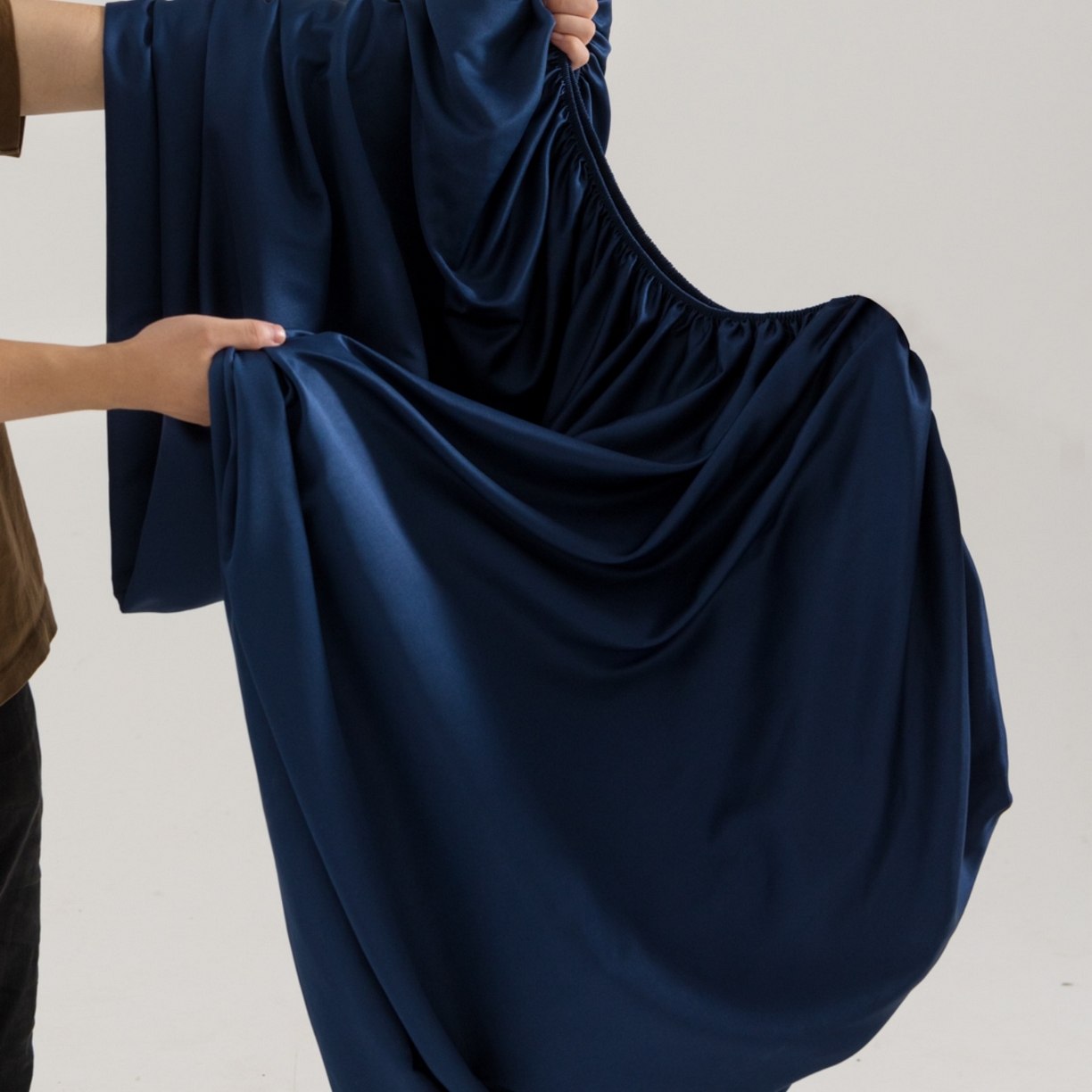 91家纺网 家纺一手货源 找家纺 （总）花伞家居 2026新款高级感简约烫画水洗真丝单床笠床笠单件