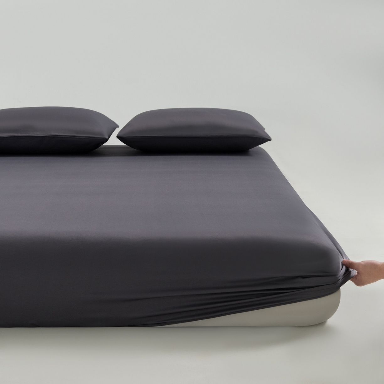 91家纺网 家纺一手货源 找家纺 （总）花伞家居 2026新款高级感简约烫画水洗真丝单床笠床笠单件